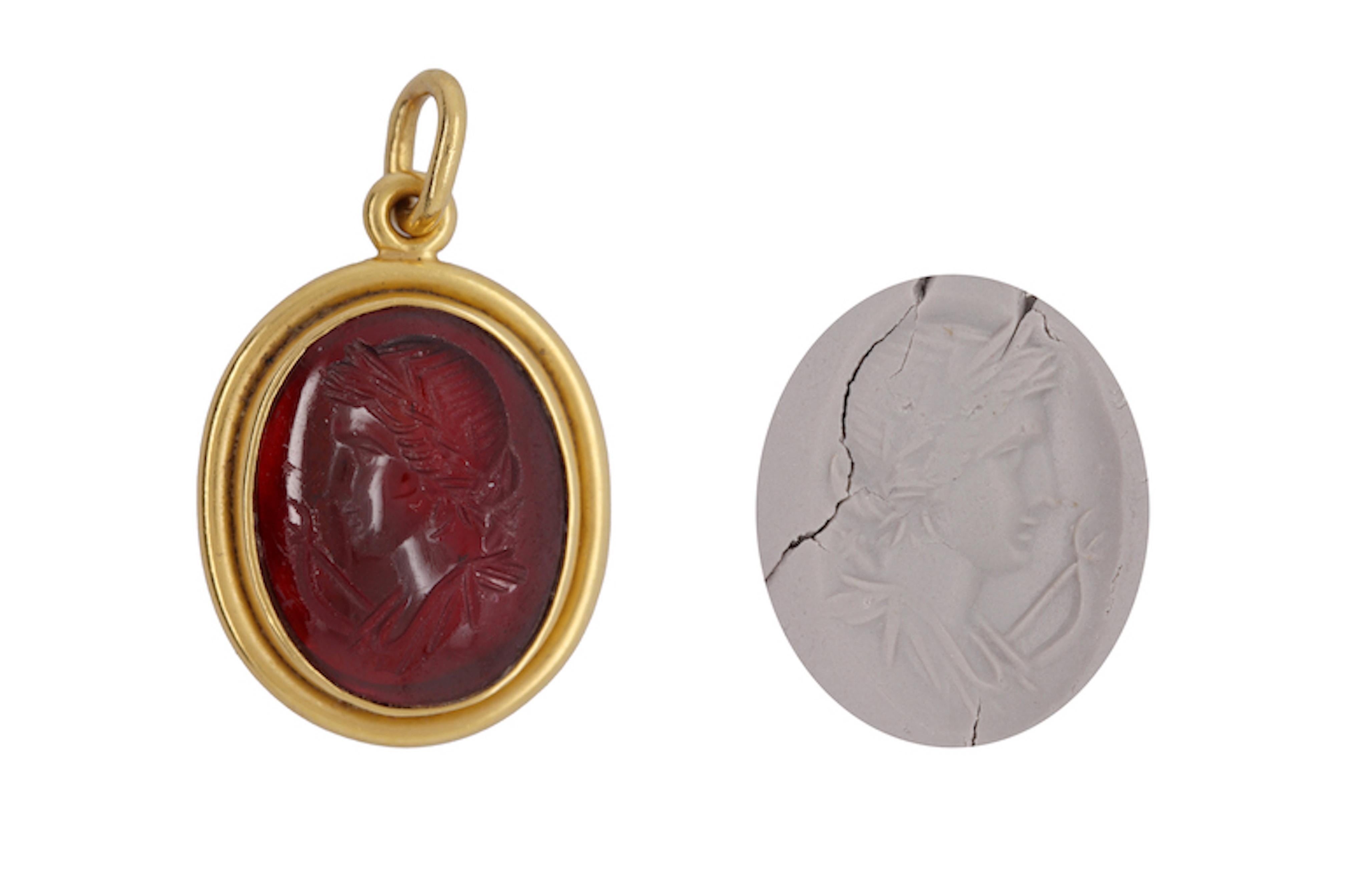 Antiker römischer Granat Intaglio Contemporary Anhänger aus Castellani's Kollektion 1