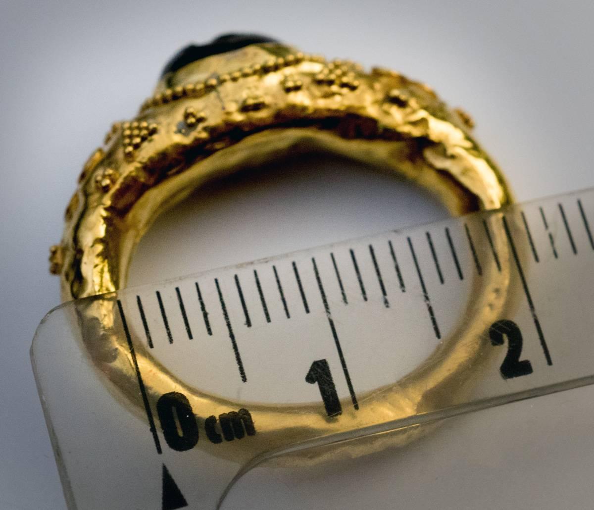 Ancient Roman Garnet Intaglio Gold Ring For Sale 1
