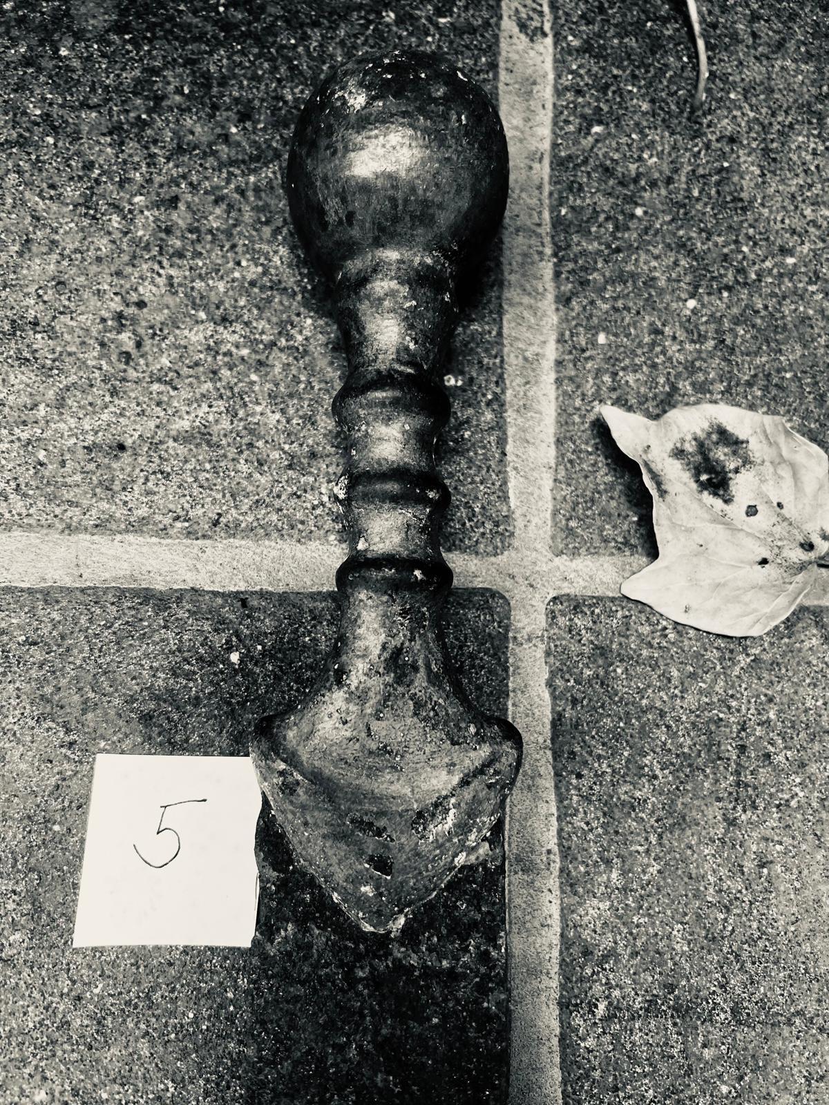 Ancien gladiateur romain, épée courte 1,AD avec ceinture terminale en bronze en forme de goutte d'eau en vente 1