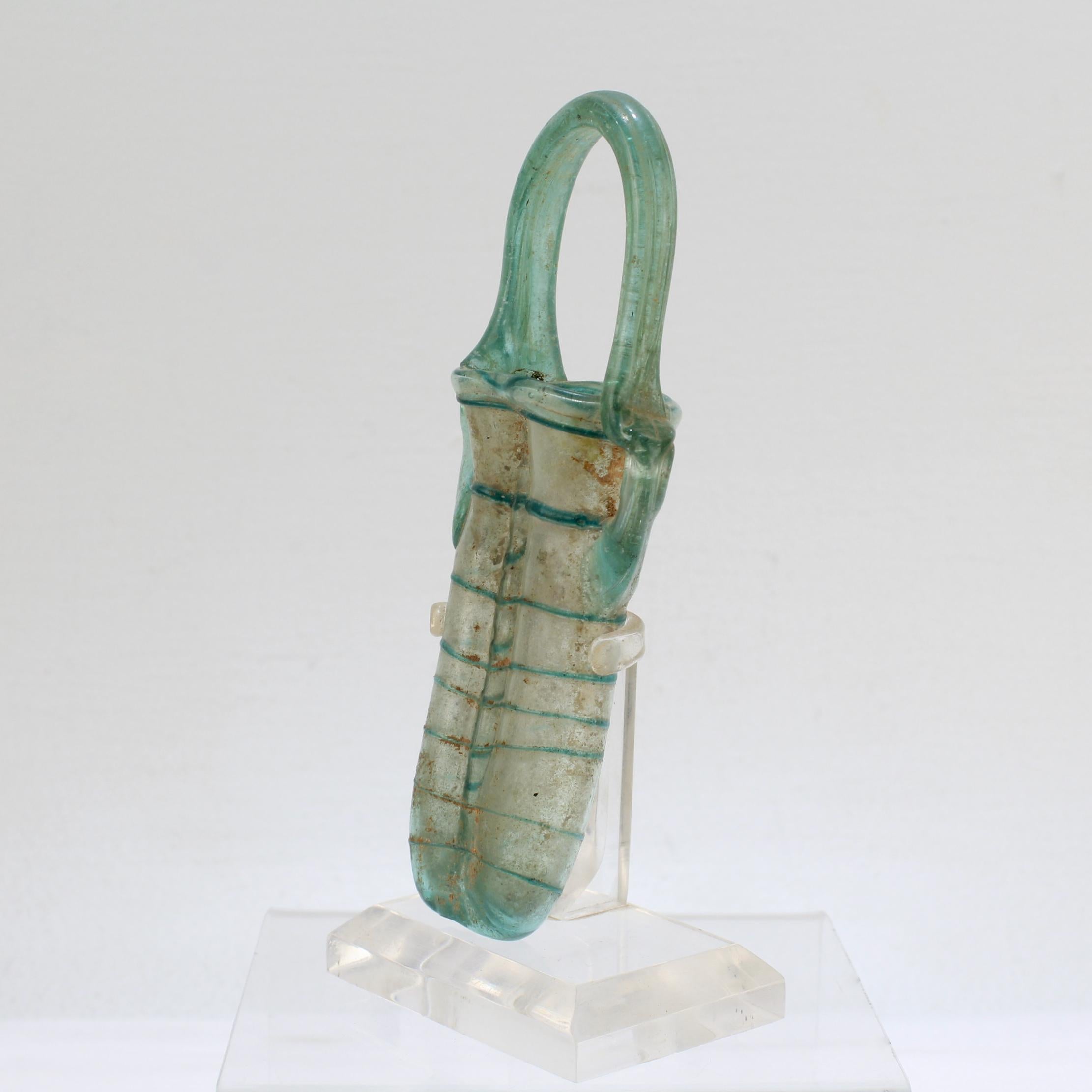 Doppel-Unguentarium aus antikem römischem Glas in Klar- und Aquafarbenem Glas (Klassisch-römisch)