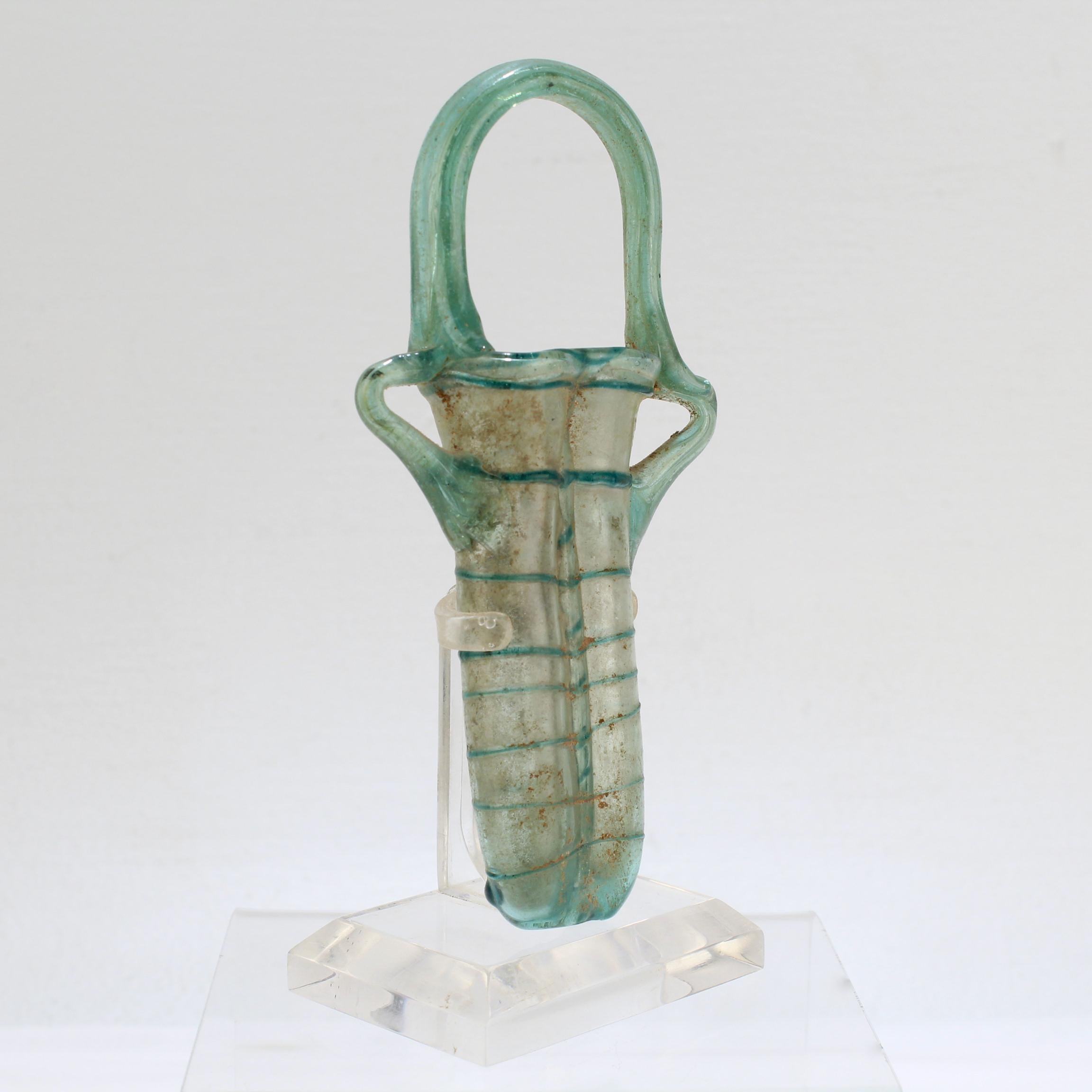 Doppel-Unguentarium aus antikem römischem Glas in Klar- und Aquafarbenem Glas (Geblasenes Glas)