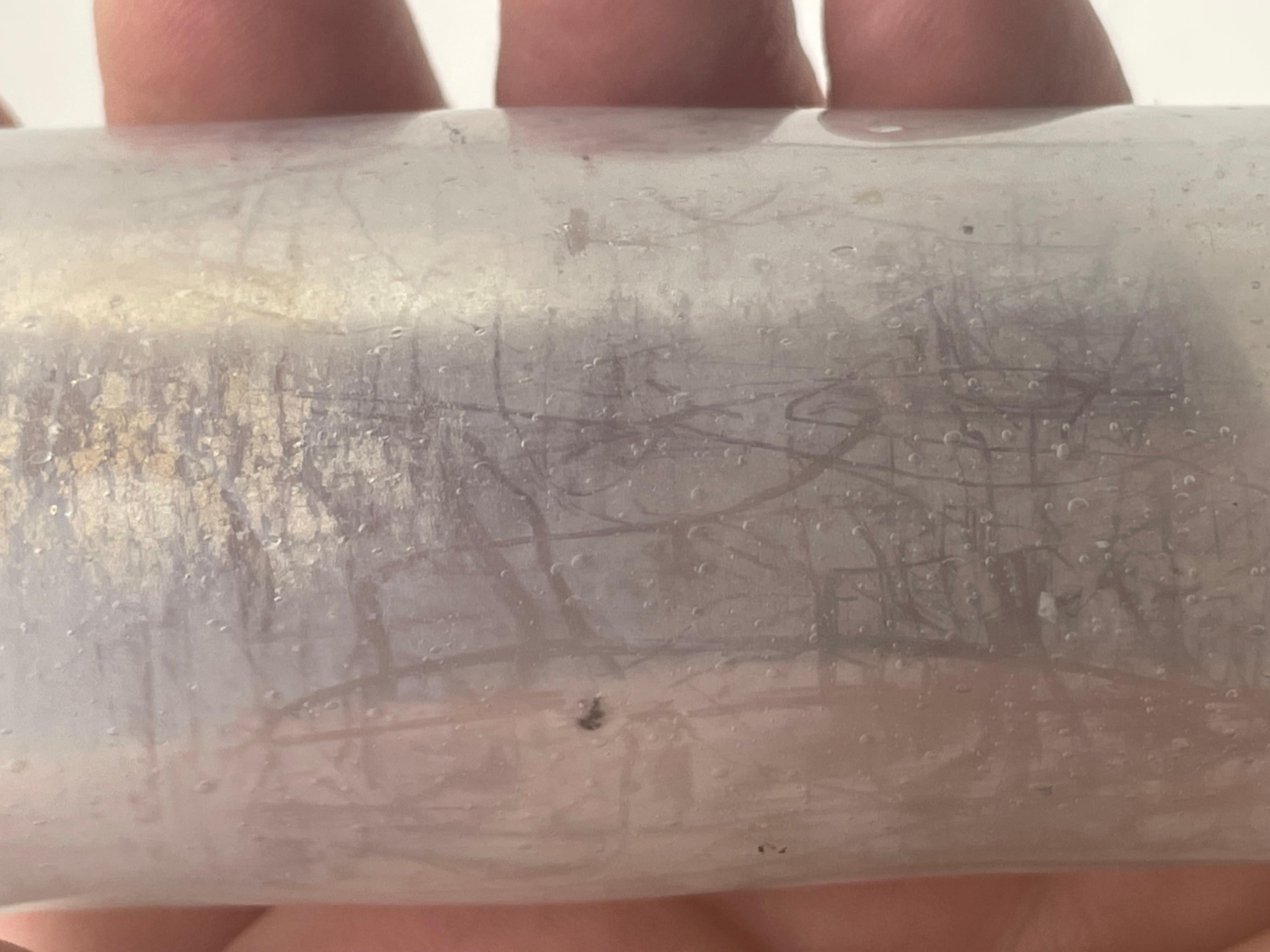 Questo antichissimo pezzo di vetro è in condizioni solide e presenta la forma di un autentico vaso di vetro romano per profumi.  dell'antica Roma tra il 100 e il 400 circa. 
Le condizioni sono impeccabili considerando l'età. 


Incredibilmente