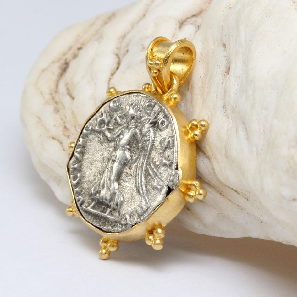 Ancient Roman Goddess Victoria Coin 18K Gold Pendant  In New Condition For Sale In Soquel, CA