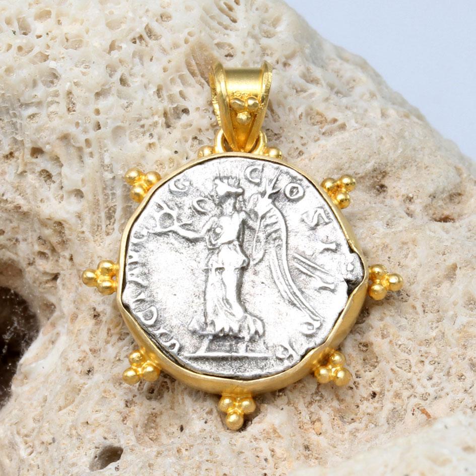 Women's or Men's Ancient Roman Goddess Victoria Coin 18K Gold Pendant  For Sale