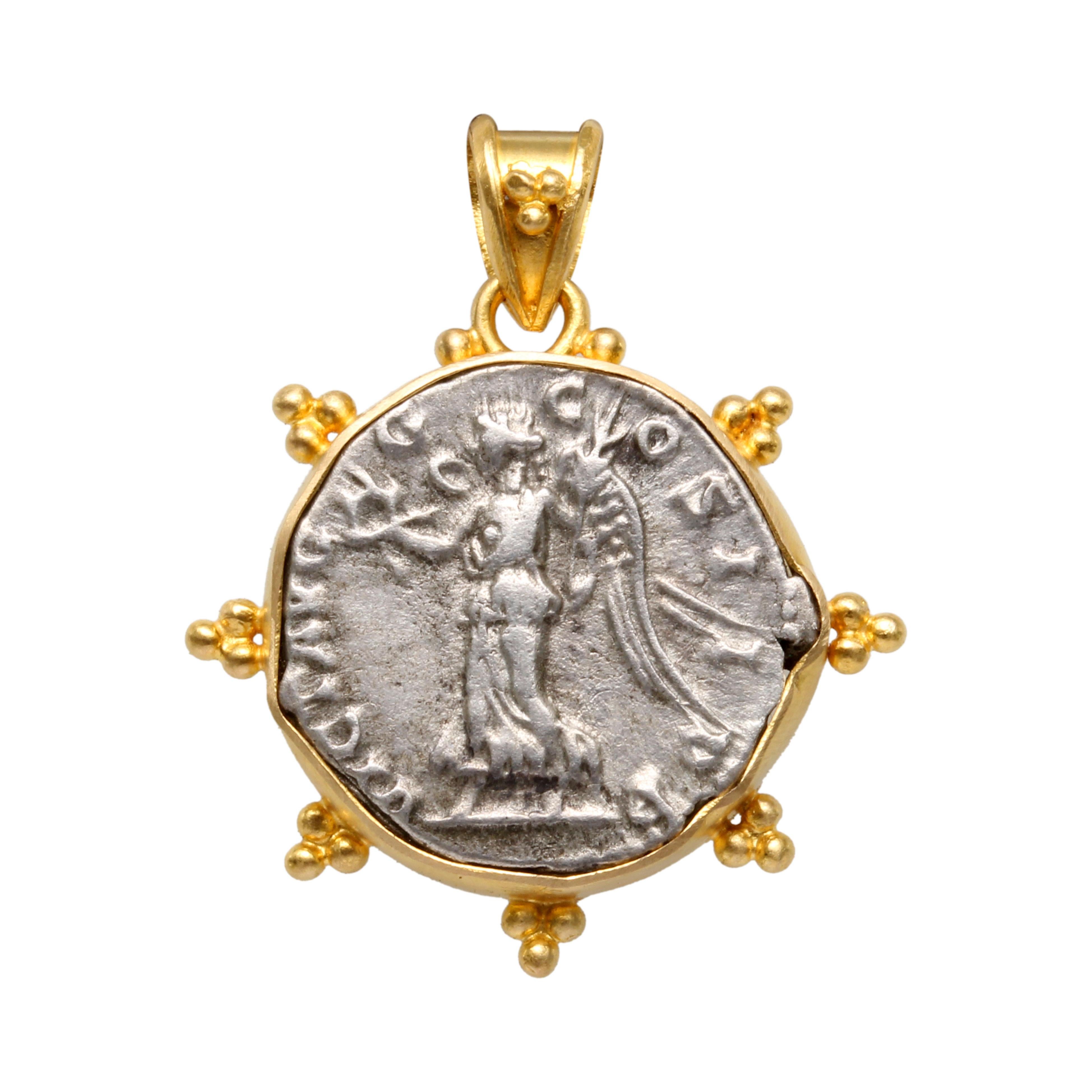 Ancient Roman Goddess Victoria Coin 18K Gold Pendant  For Sale 1