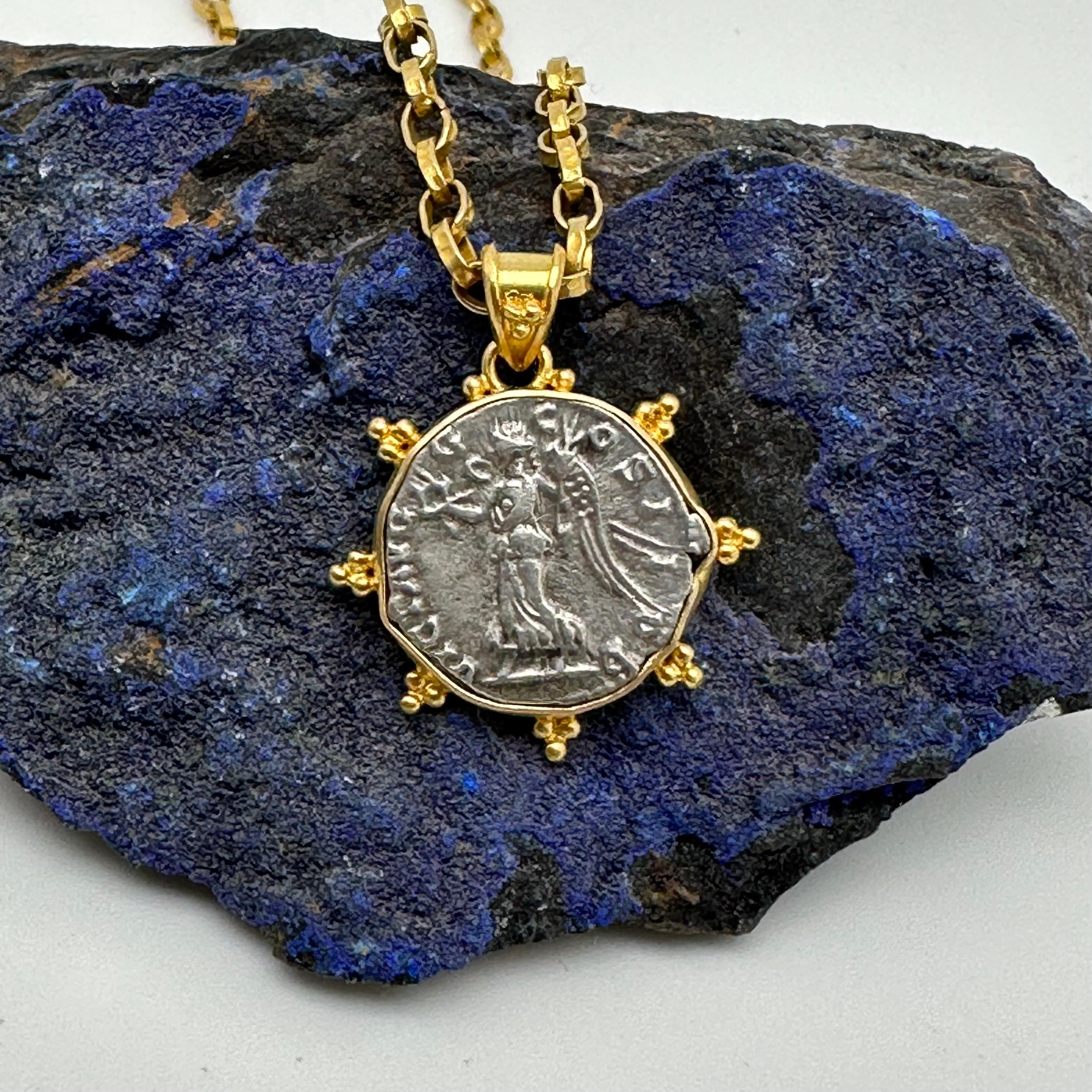 Ancient Roman Goddess Victoria Coin 18K Gold Pendant  For Sale 2