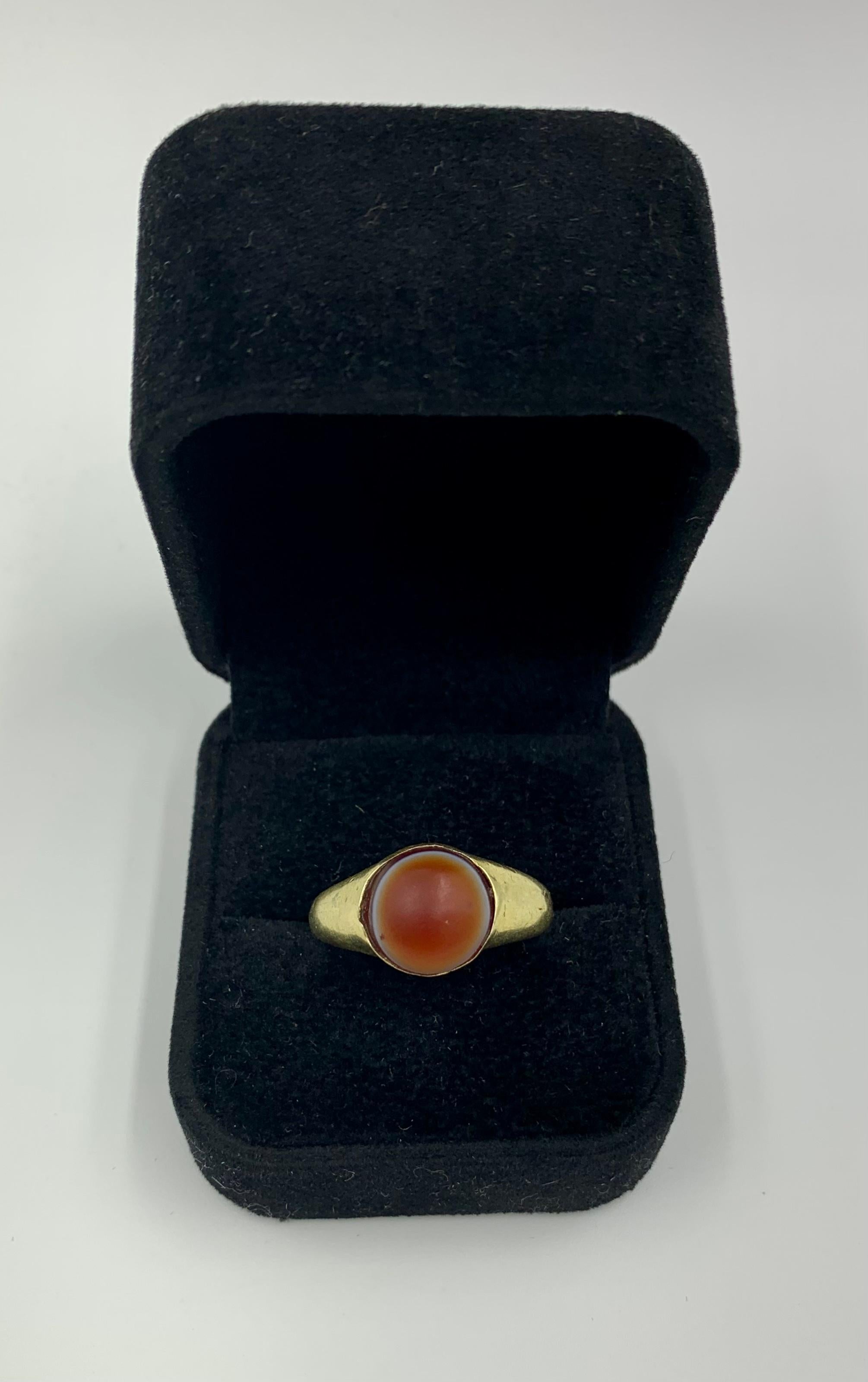 Classical Roman Ancient Roman Gold Banded Agate Amulet Ring, Circa 3rd Century A.D. For Sale