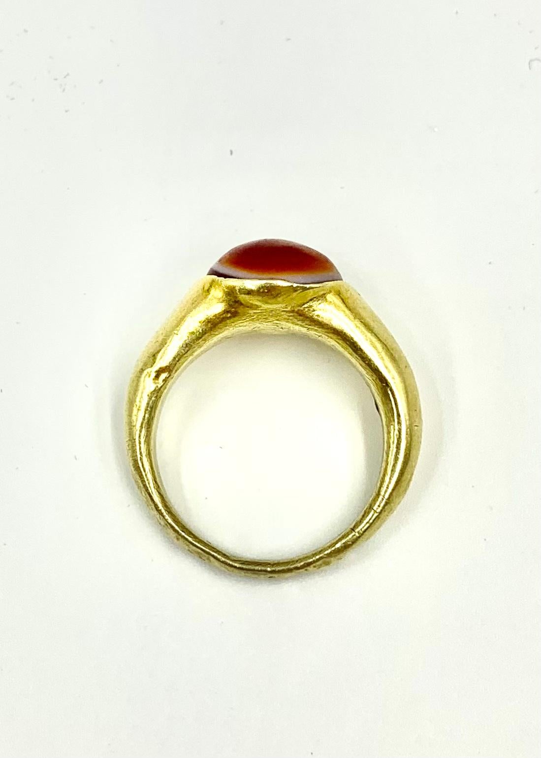 Women's or Men's Ancient Roman Gold Banded Agate Amulet Ring, Circa 3rd Century A.D. For Sale