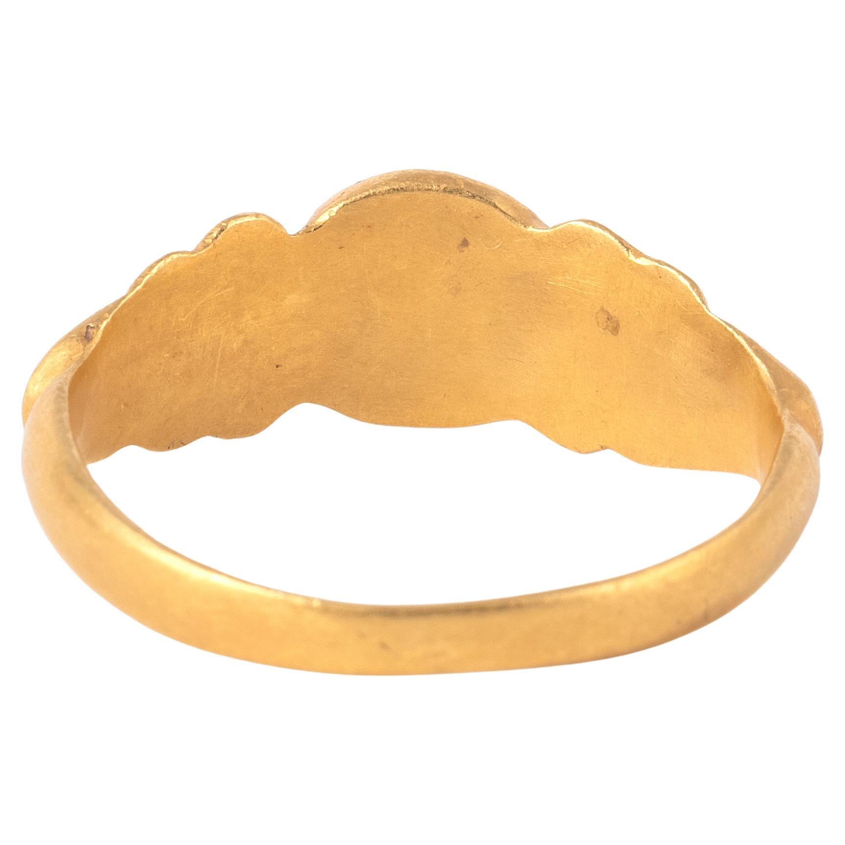 Classical Roman Ancient Roman Gold Banded Agate Intaglio Ring of a Hare and Shell For Sale