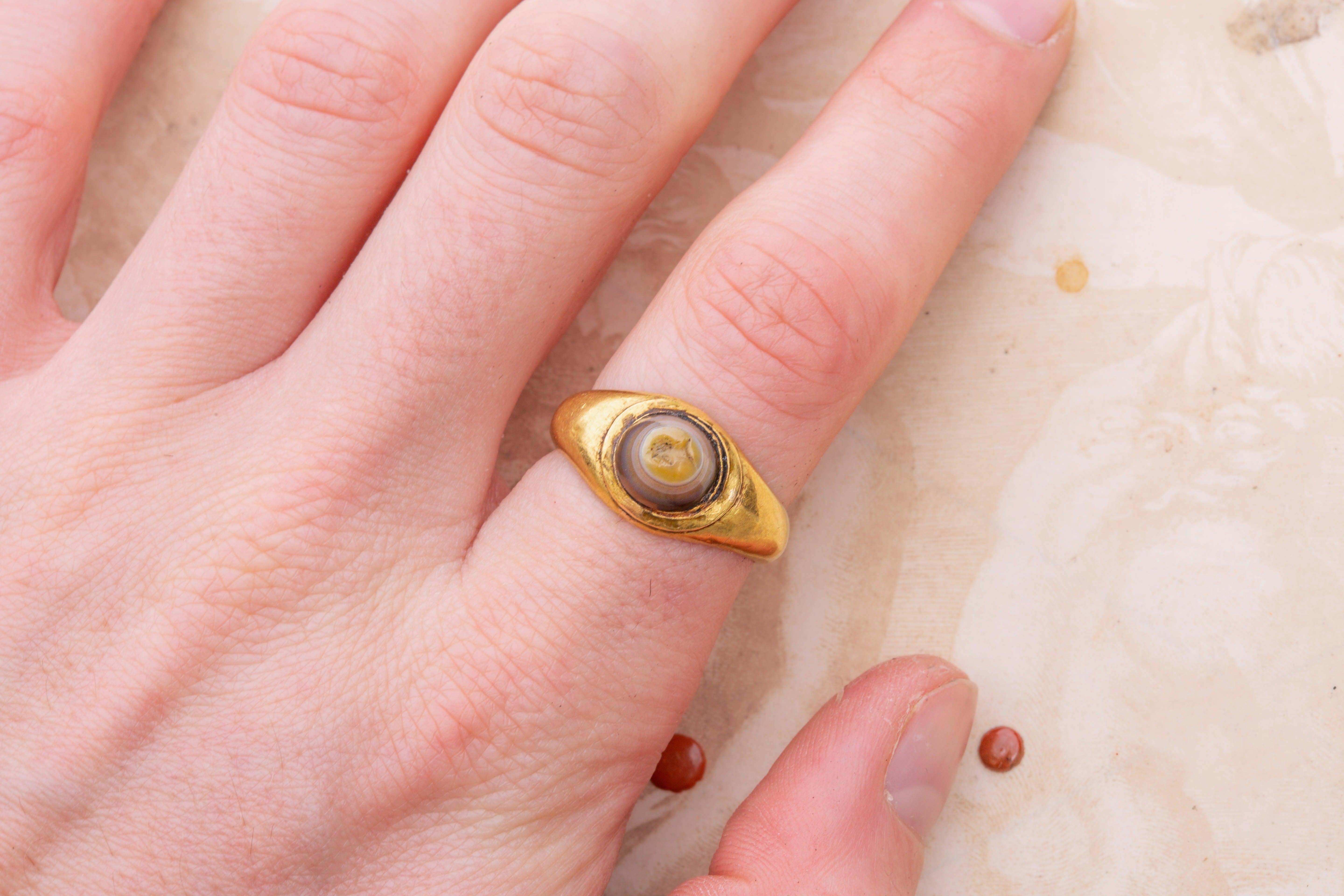 Ancient Roman Gold Mens Signet Ring Conical Intaglio Ring Gem Carving For Sale 5