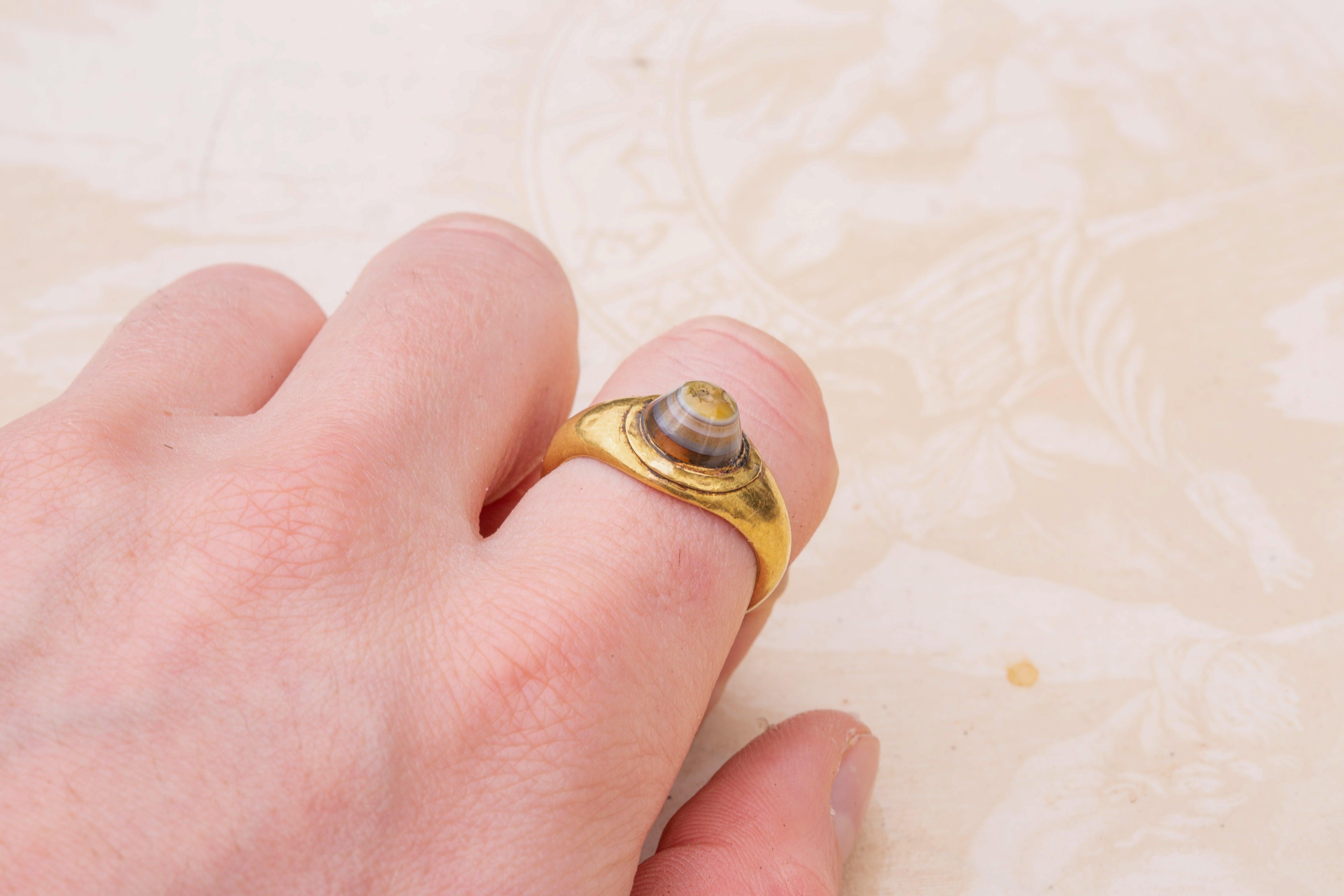 Ancient Roman Gold Mens Signet Ring Conical Intaglio Ring Gem Carving For Sale 6