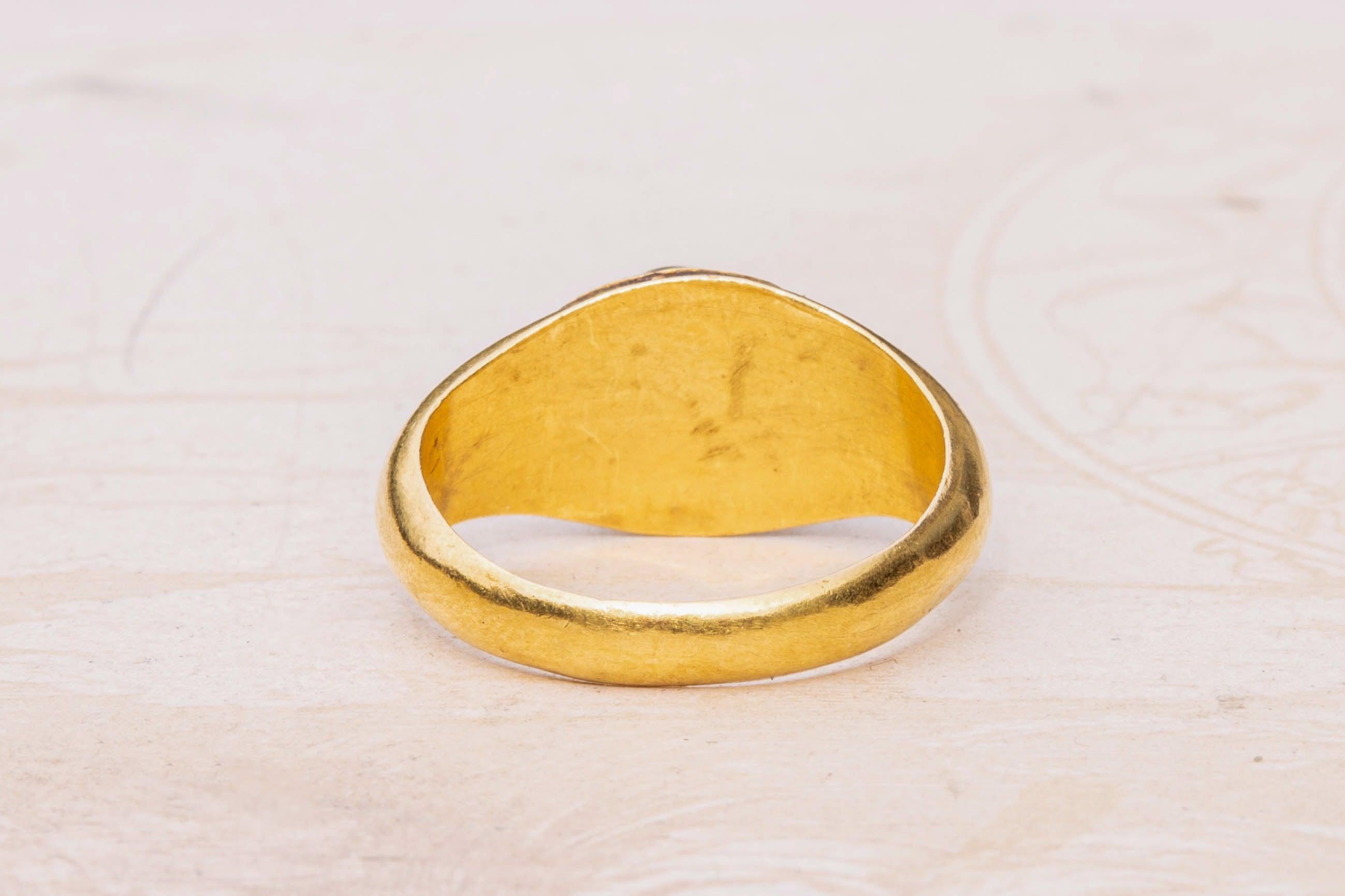 Women's Ancient Roman Gold Mens Signet Ring Conical Intaglio Ring Gem Carving For Sale