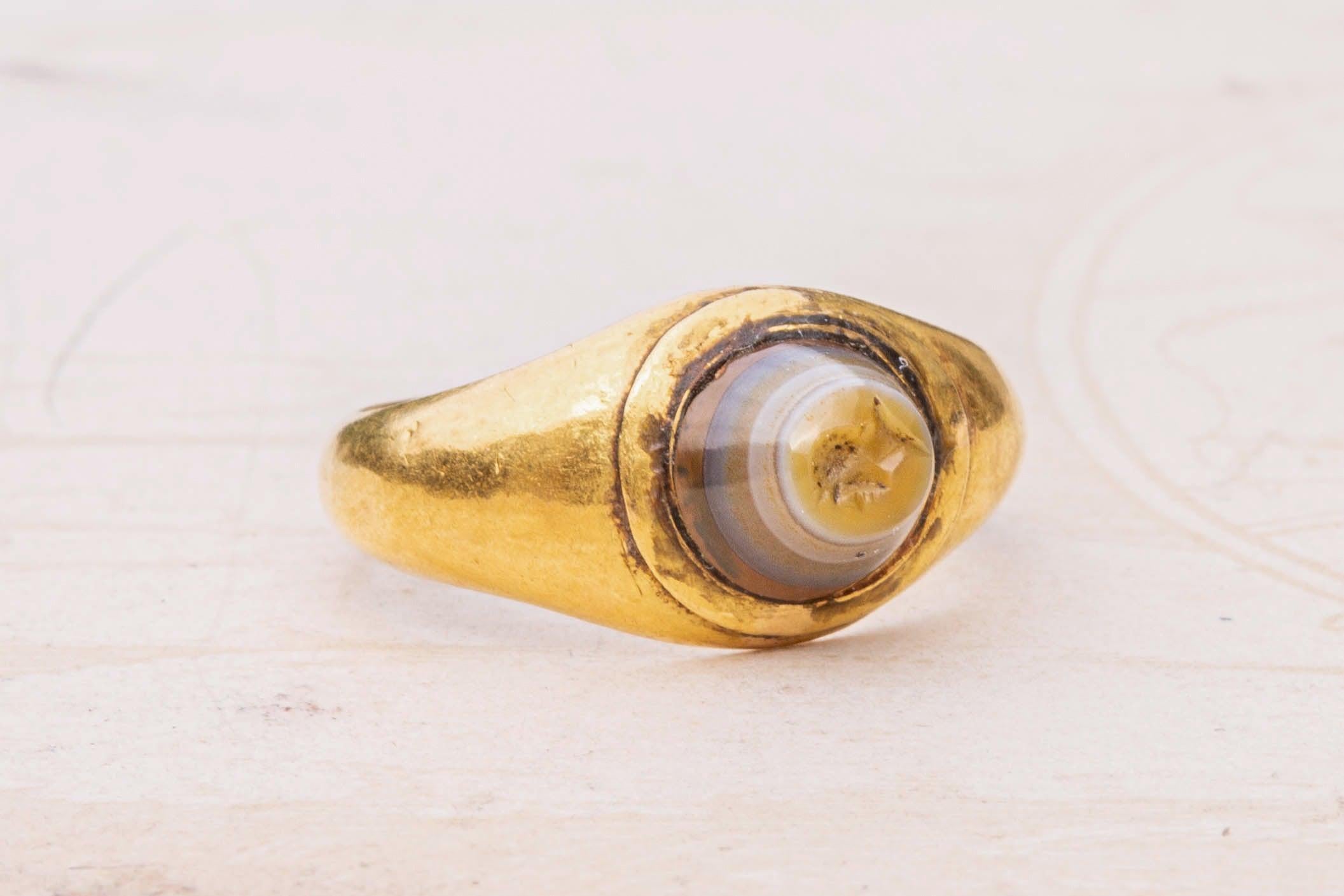 Ancient Roman Gold Mens Signet Ring Conical Intaglio Ring Gem Carving For Sale 3