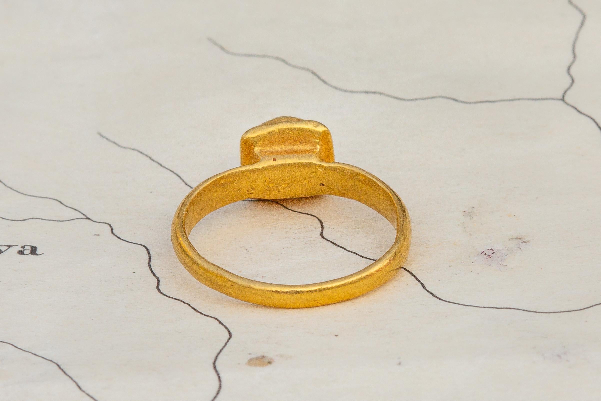 Romain classique Bague en or romaine antique du 4e siècle avant J.-C. avec une rare pièce d'électrium grec ionienne