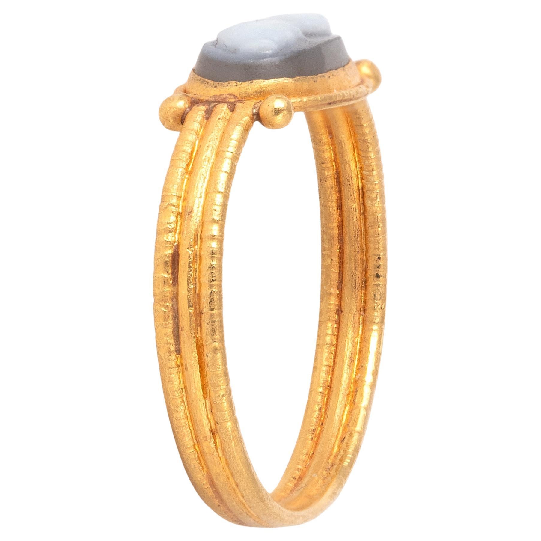 Classical Roman Ancient Roman Gold Ring with A Fish Agate Cameo For Sale