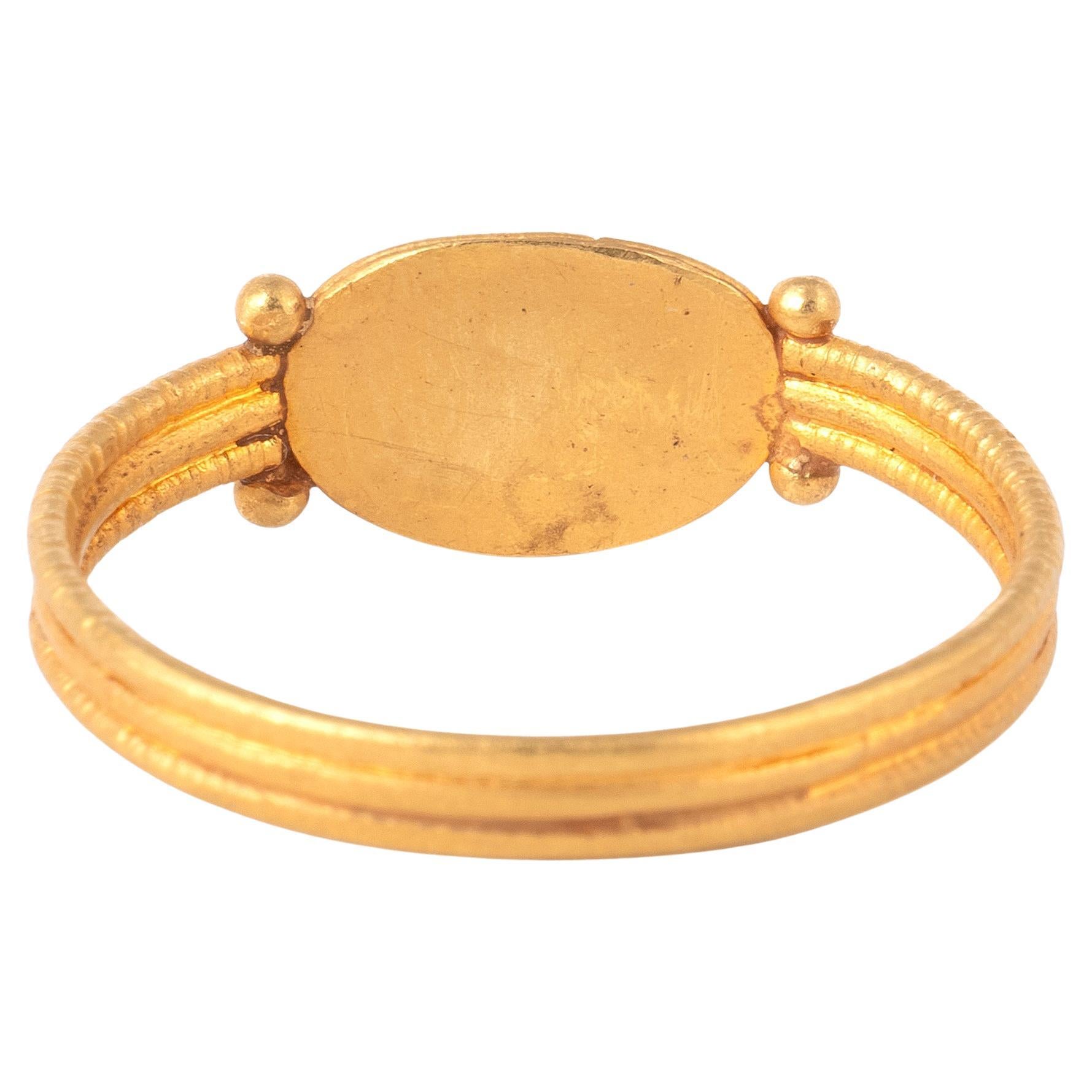 Uncut Ancient Roman Gold Ring with A Fish Agate Cameo For Sale