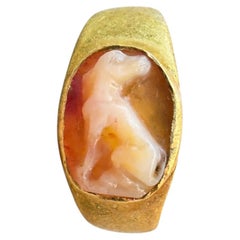 Ancient Roman Gold Ring with an Agate Cameo of a Dog
