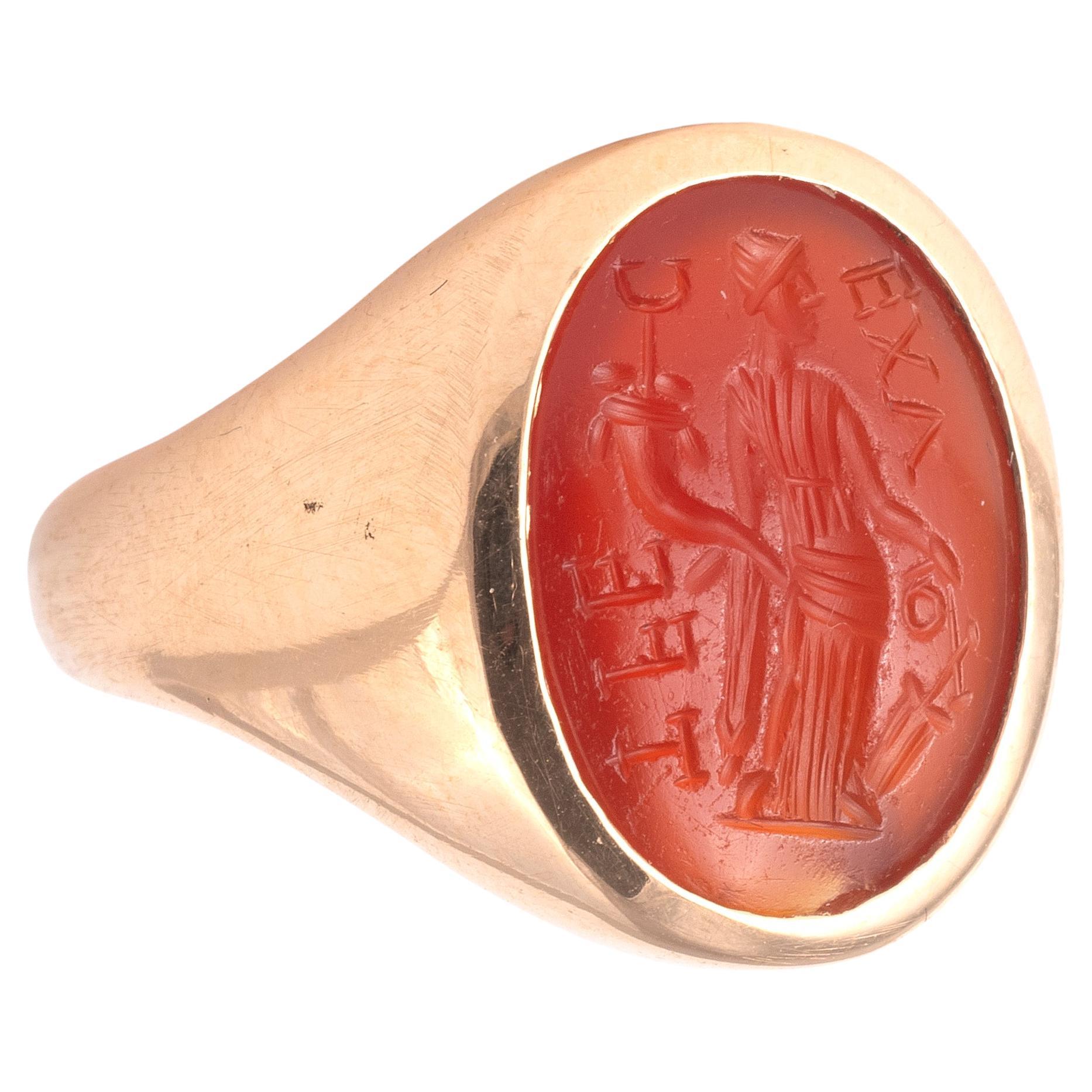 Classical Roman Ancient Roman Gold Ring with Carnelian Intaglio of Fortuna 1st – 3rd Century AD For Sale