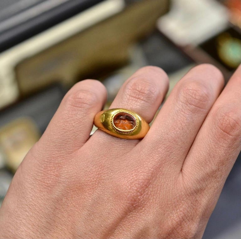 Roman gold ring top