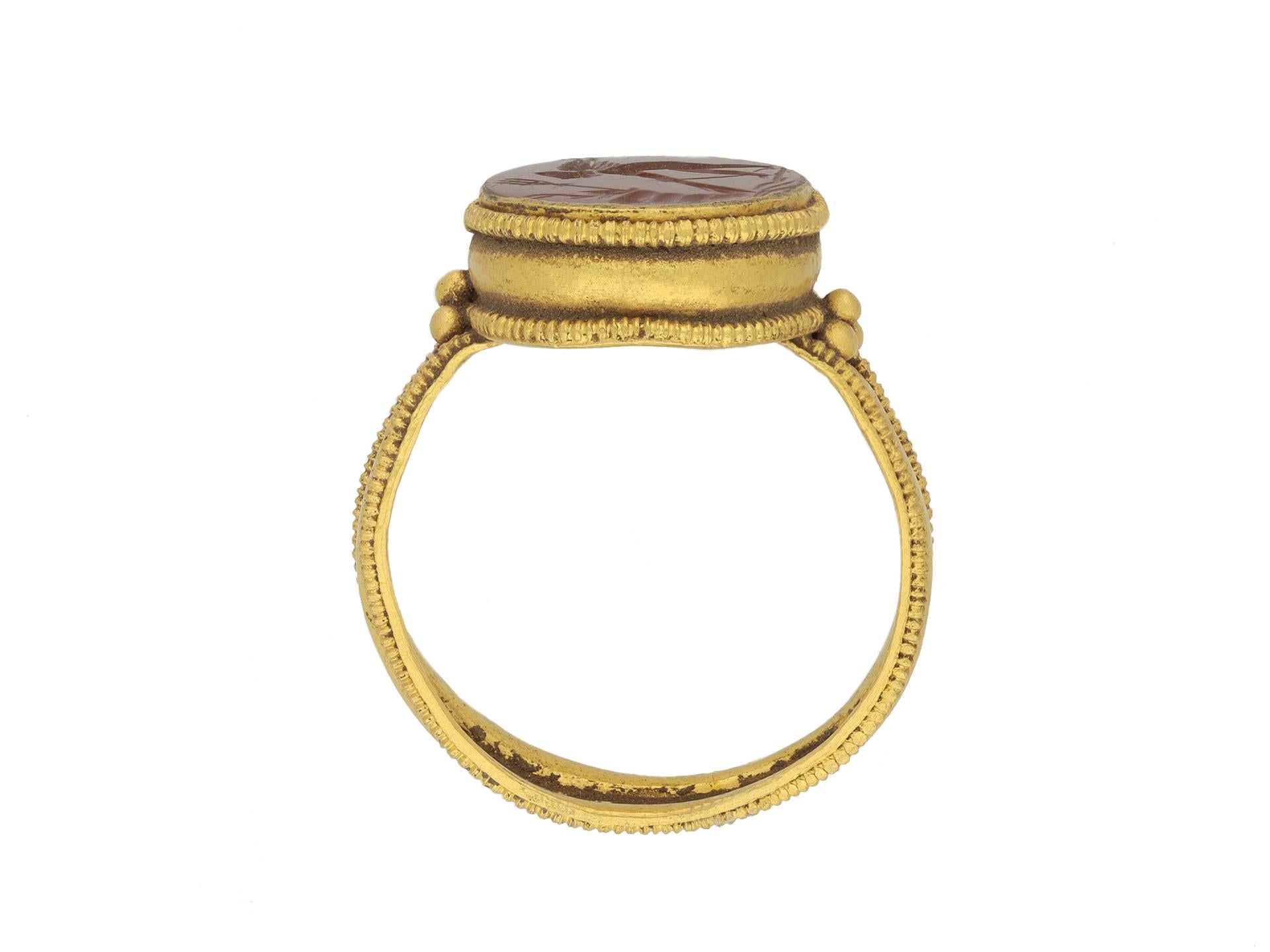 Ancient Roman Gold Ring with Intaglio of Neptune, circa 2nd-3rd Century AD In Good Condition In London, GB