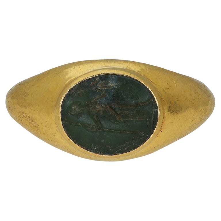 Antiguo anillo romano de oro con calcografía de Minerva, siglos