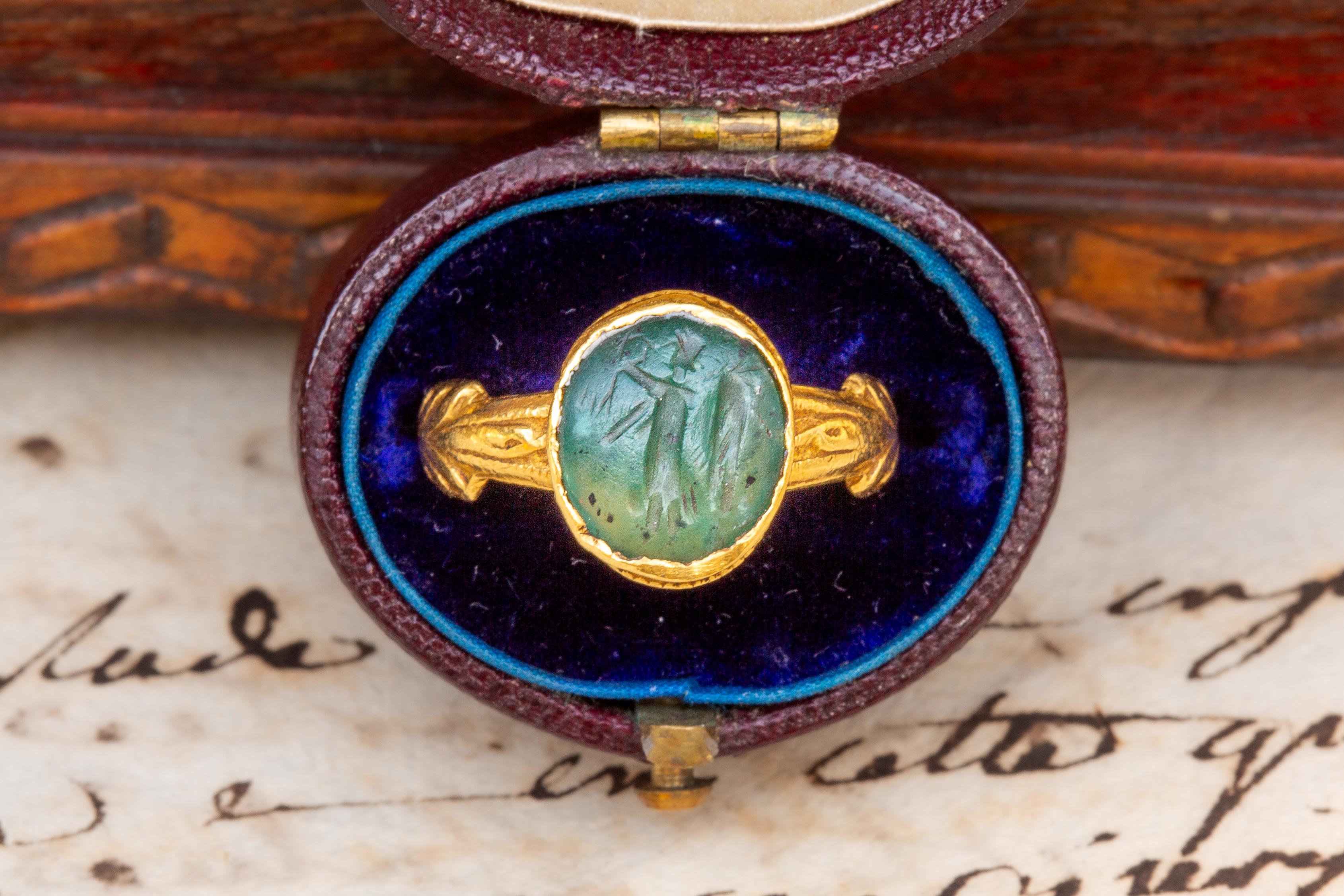 Ancient Roman Green Chalcedony Plasma Intaglio Ring of Goddess Victoria Nike  1