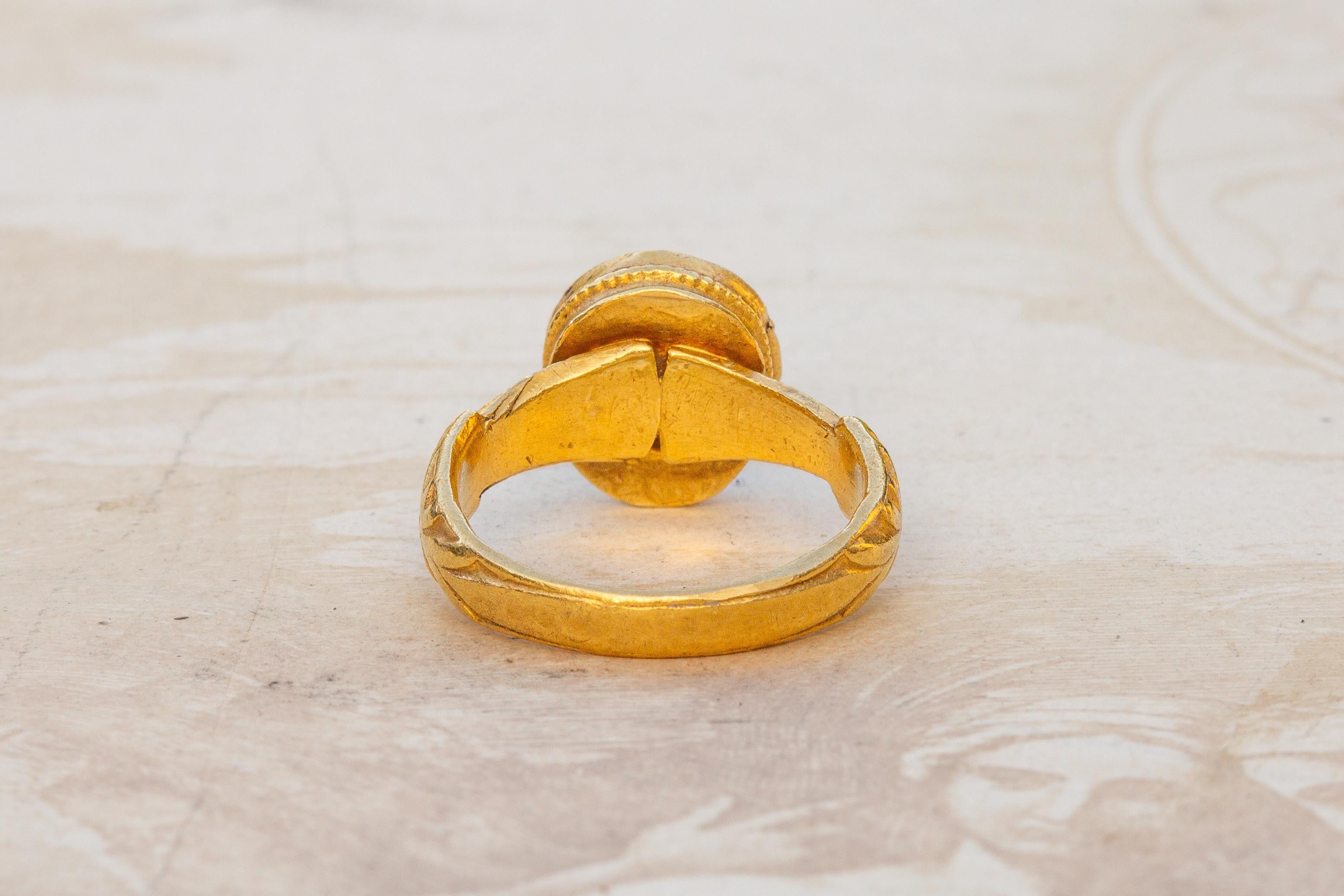 Antiker römischer grüner Chalcedon Plasma-Intaglio-Ring der Göttin Victoria Nike aus Chalcedon  im Zustand „Gut“ im Angebot in London, GB