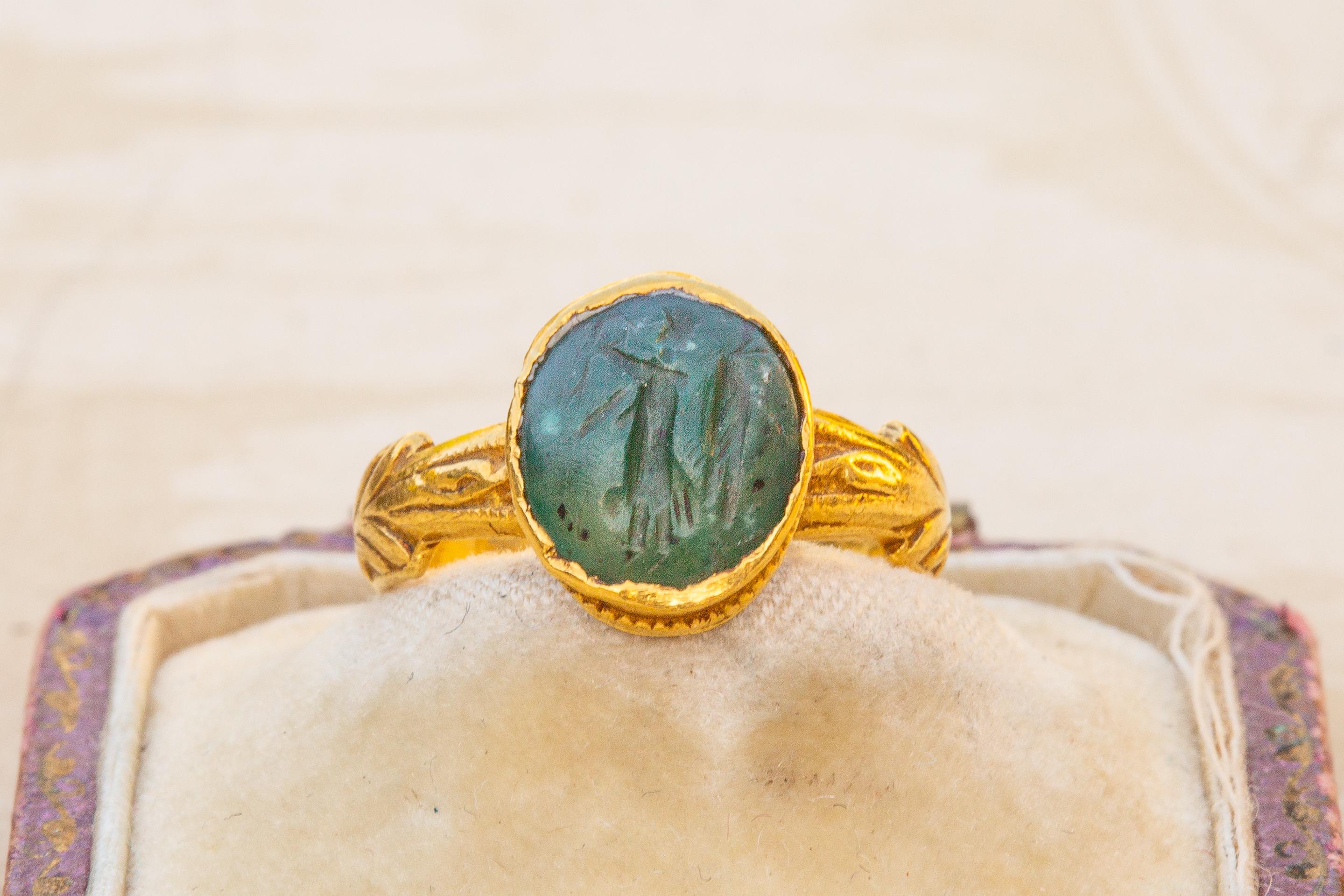 Cabochon Ancient Roman Green Chalcedony Plasma Intaglio Ring of Goddess Victoria Nike  For Sale
