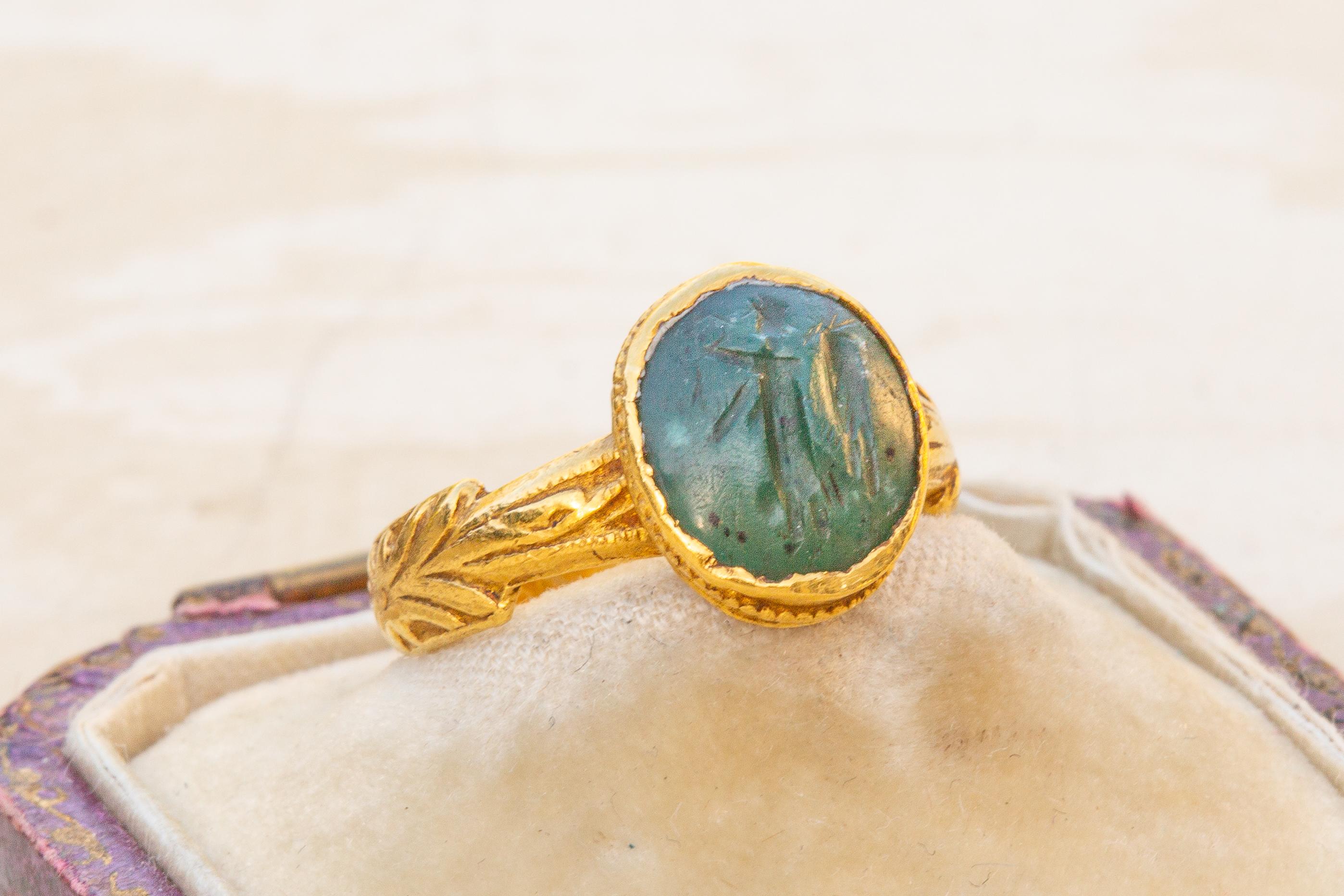 Women's or Men's Ancient Roman Green Chalcedony Plasma Intaglio Ring of Goddess Victoria Nike  For Sale