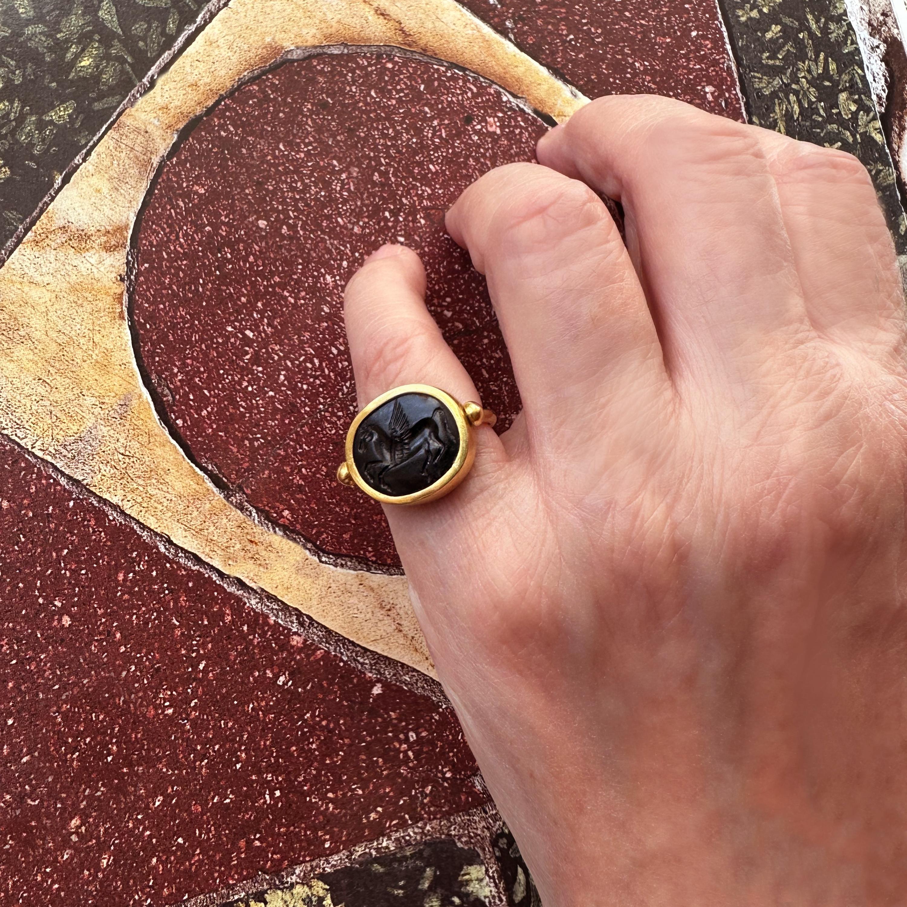 Classical Roman Ancient Roman iIntaglio 1st-2nd Cent. AD 18 Kt Gold Ring depicting Pegasus For Sale