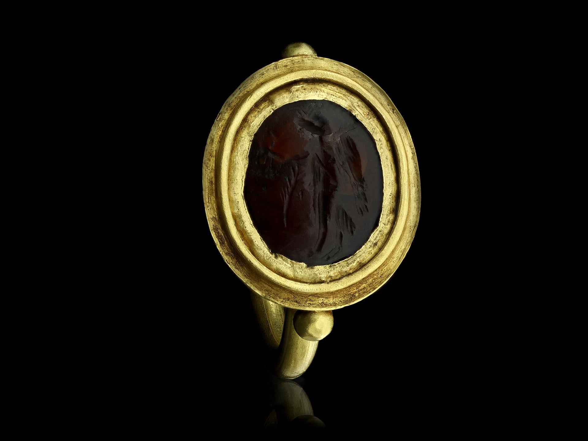 Oval Cut Ancient Roman intaglio Victory ring, circa 1st century AD For Sale