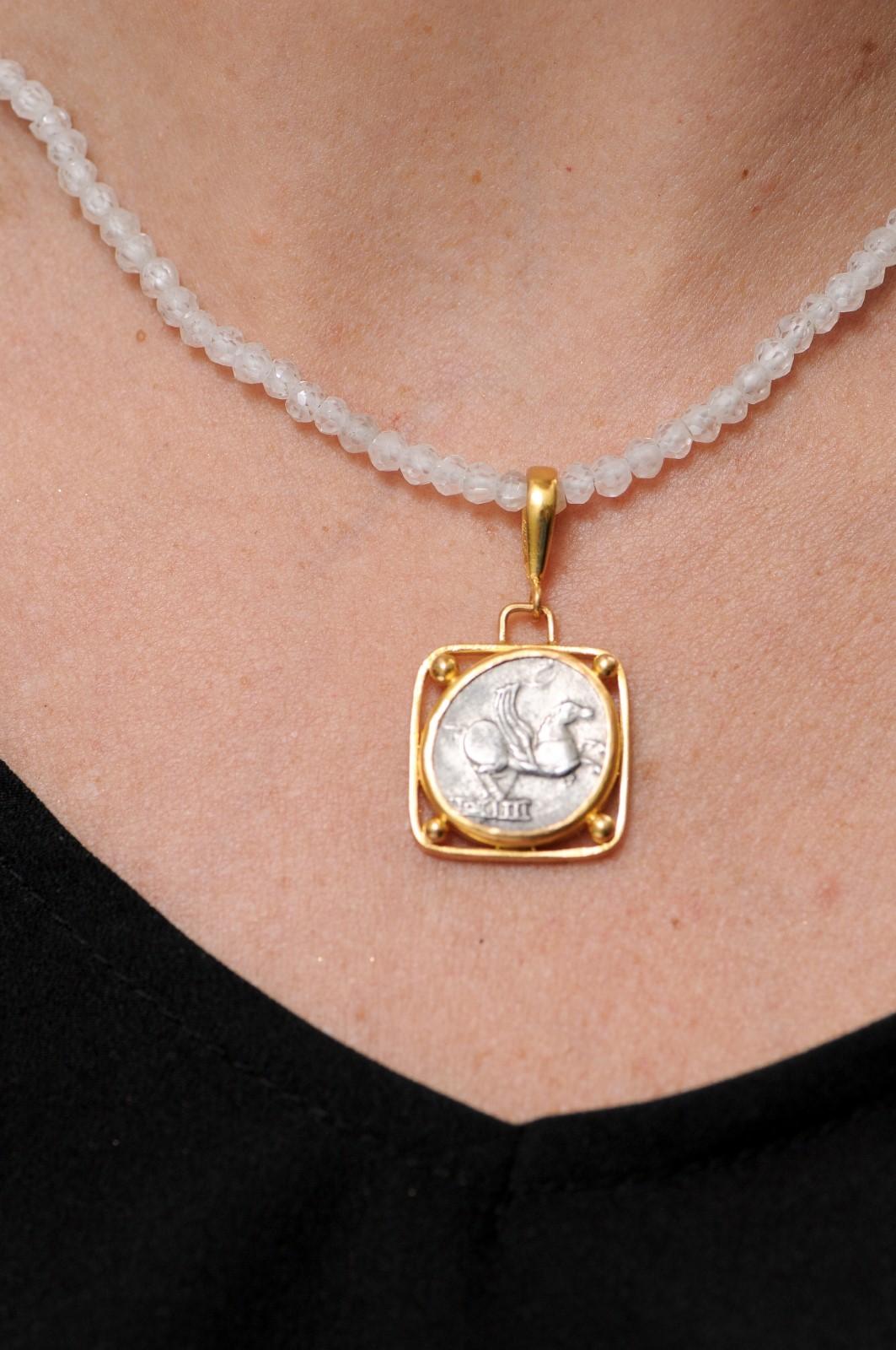 Pendentif en or 22k avec pièce de Pegasus de l'Antiquité romaine (pendentif uniquement) en vente 4