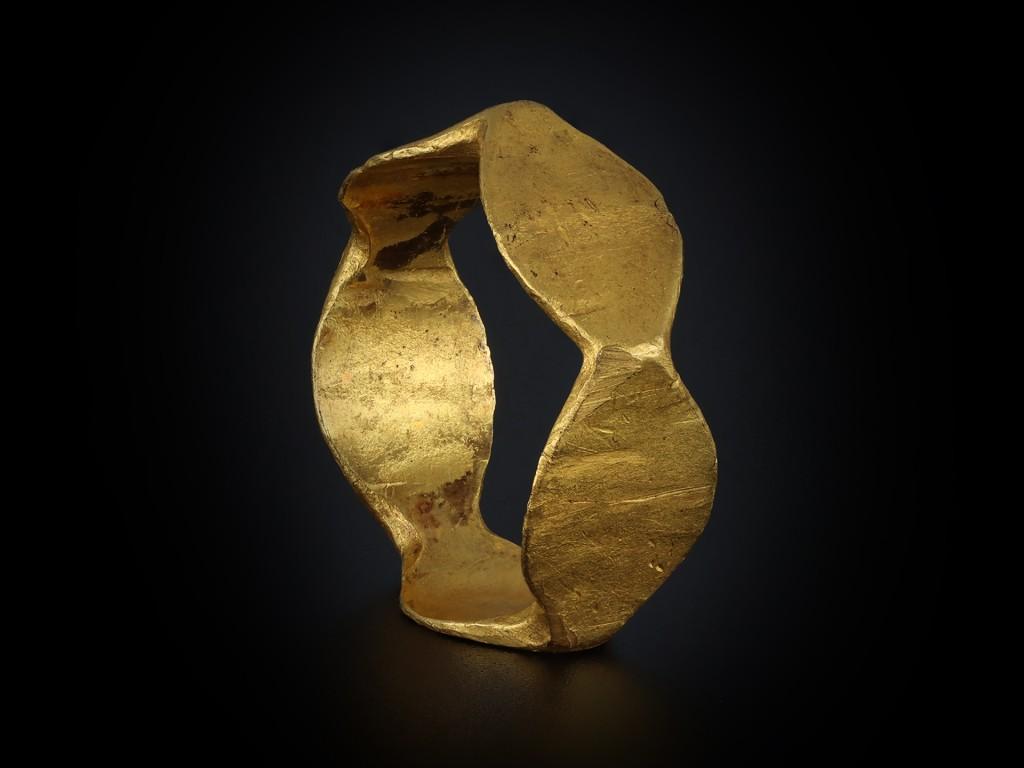 Ancient Roman Pentagonal Gold Ring, circa 43-410 AD 2