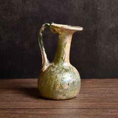 Jarra de vidrio de la época romana antigua