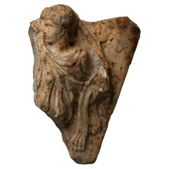 Relief romain antique avec un satyre en marbre