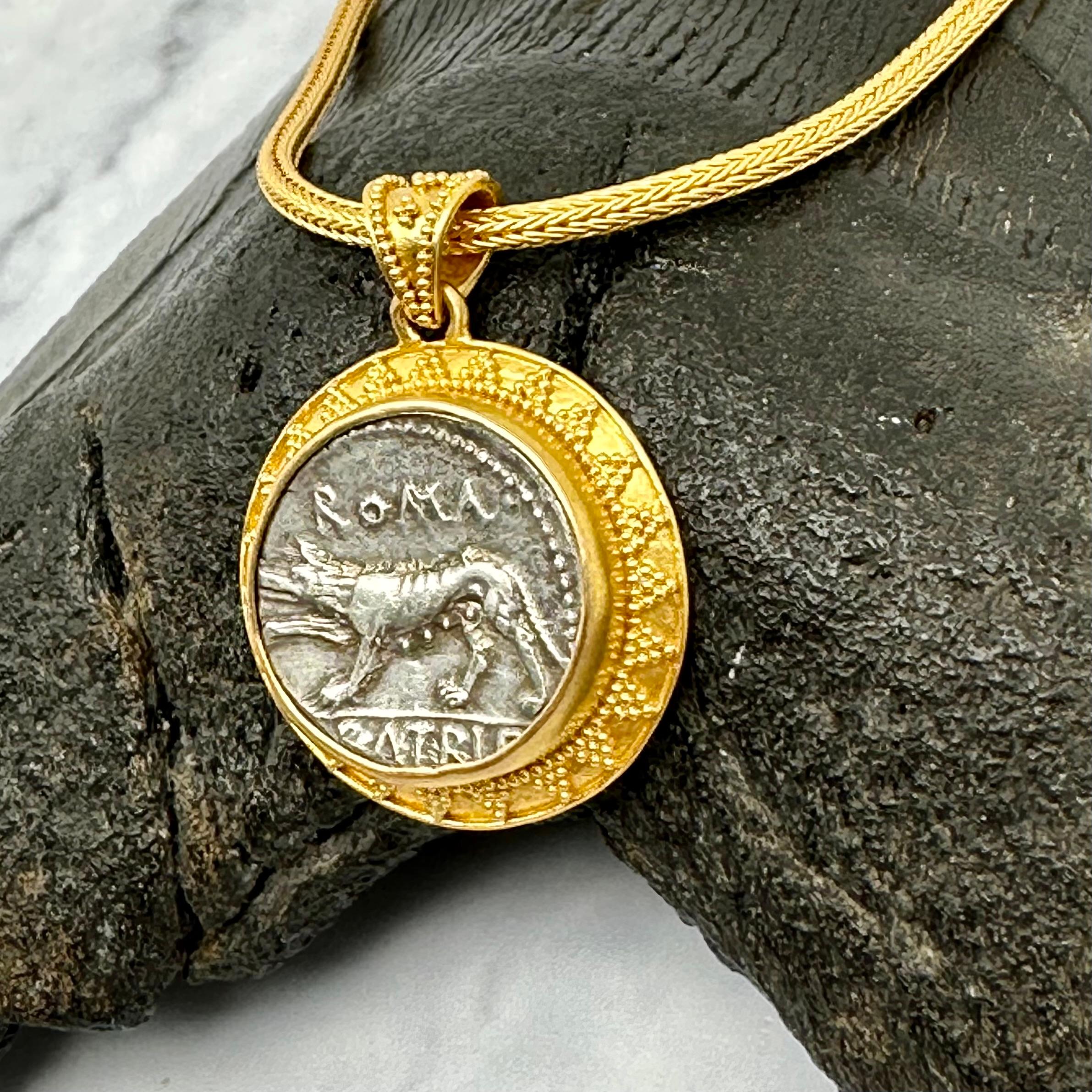 Ancient Roman Republic 1st Century BC Wolf Coin 22k Gold Pendant For Sale 6