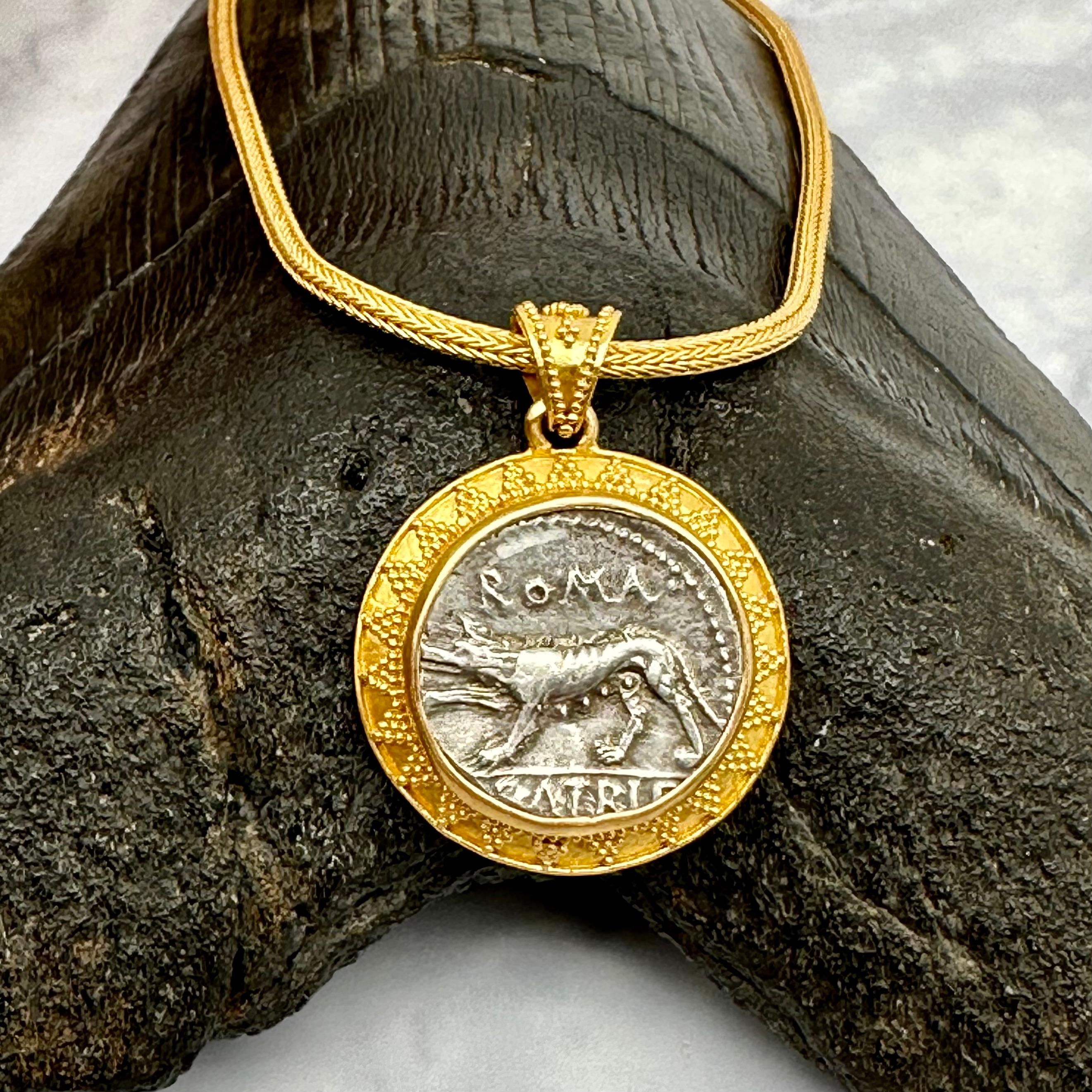 Ancient Roman Republic 1st Century BC Wolf Coin 22k Gold Pendant For Sale 2