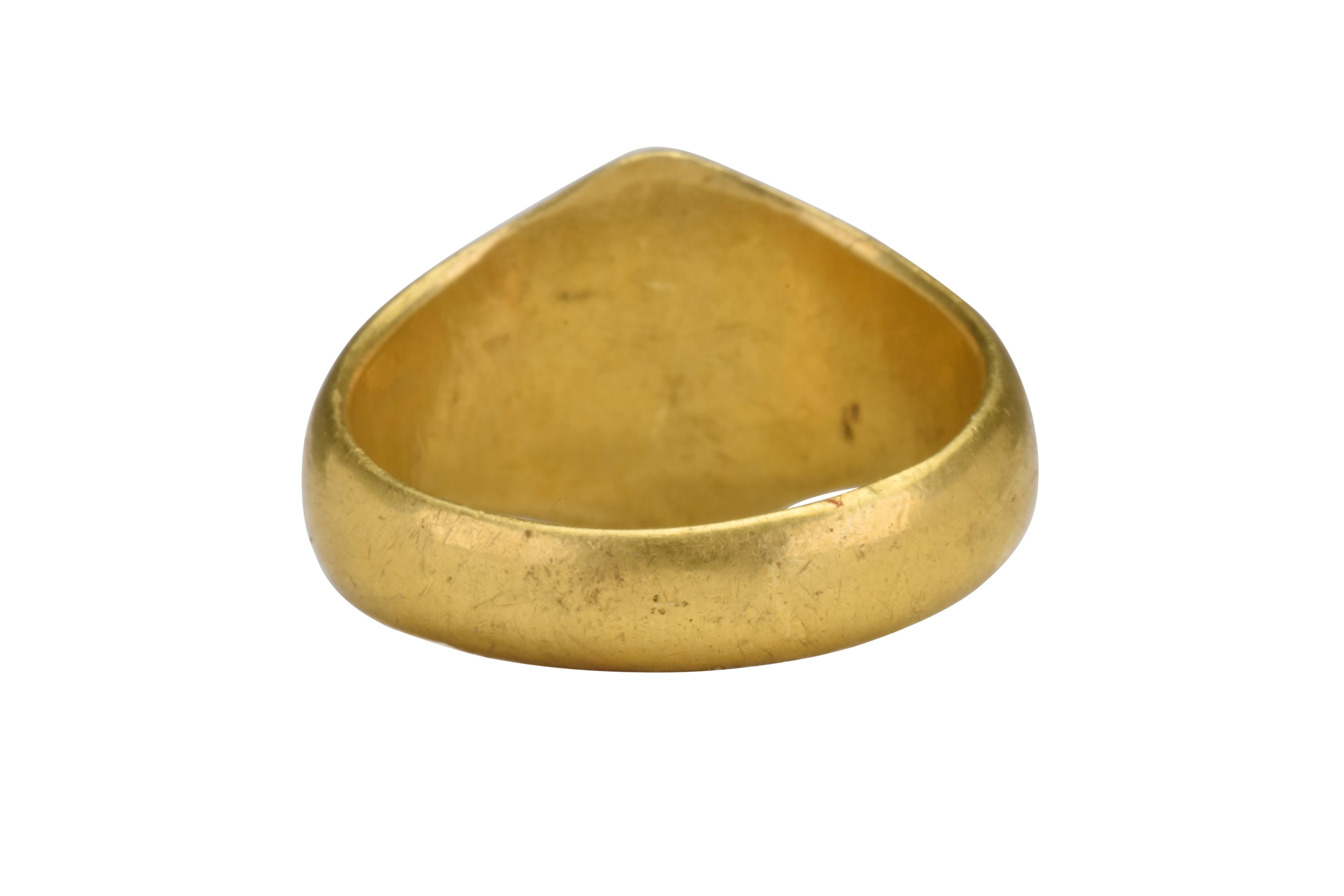 Classical Roman Ancient Roman Signet Gold Ring with Silver Center