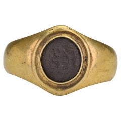 Ancient Roman Signet Gold Ring with Silver Center