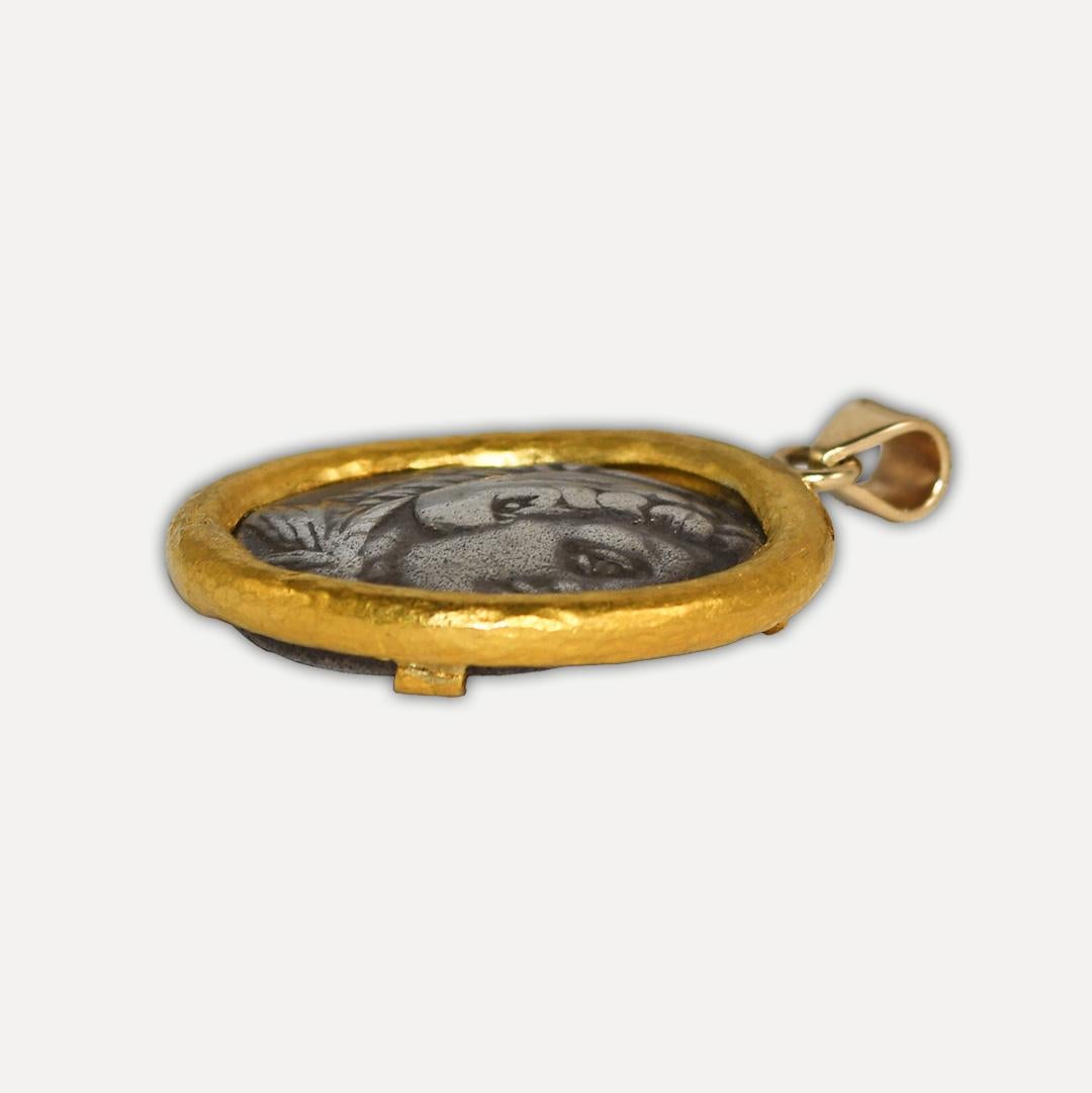 Antiker römischer Silber-Tetradrachm aus Silber in maßgefertigter 22K Gelbgold-Lünette im Zustand „Hervorragend“ im Angebot in Laguna Beach, CA