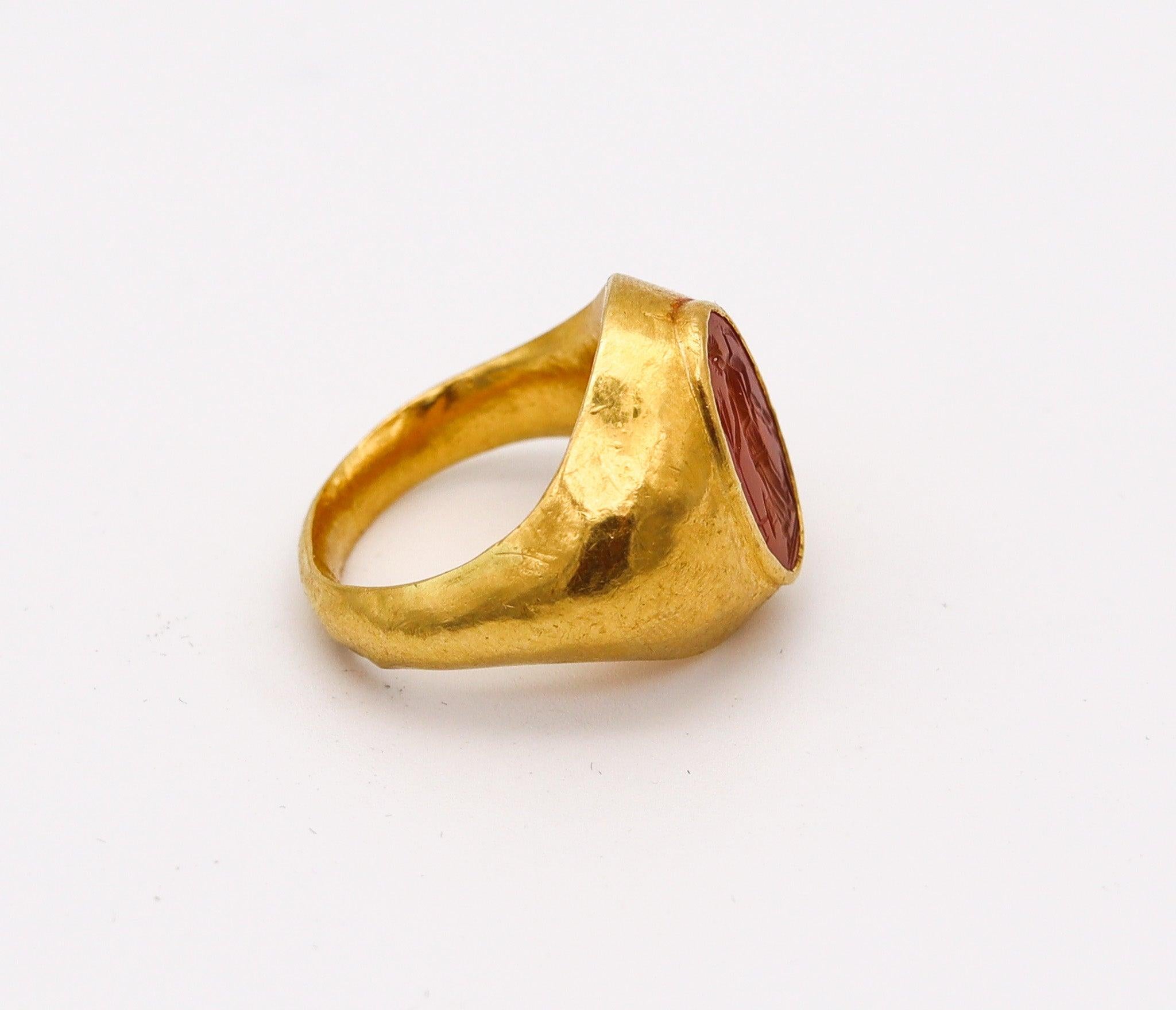 ANCIENT ROME 100-200 AD Signet Intaglio Ring In 23Kt Gold & Carved Carnelian In Good Condition In Miami, FL