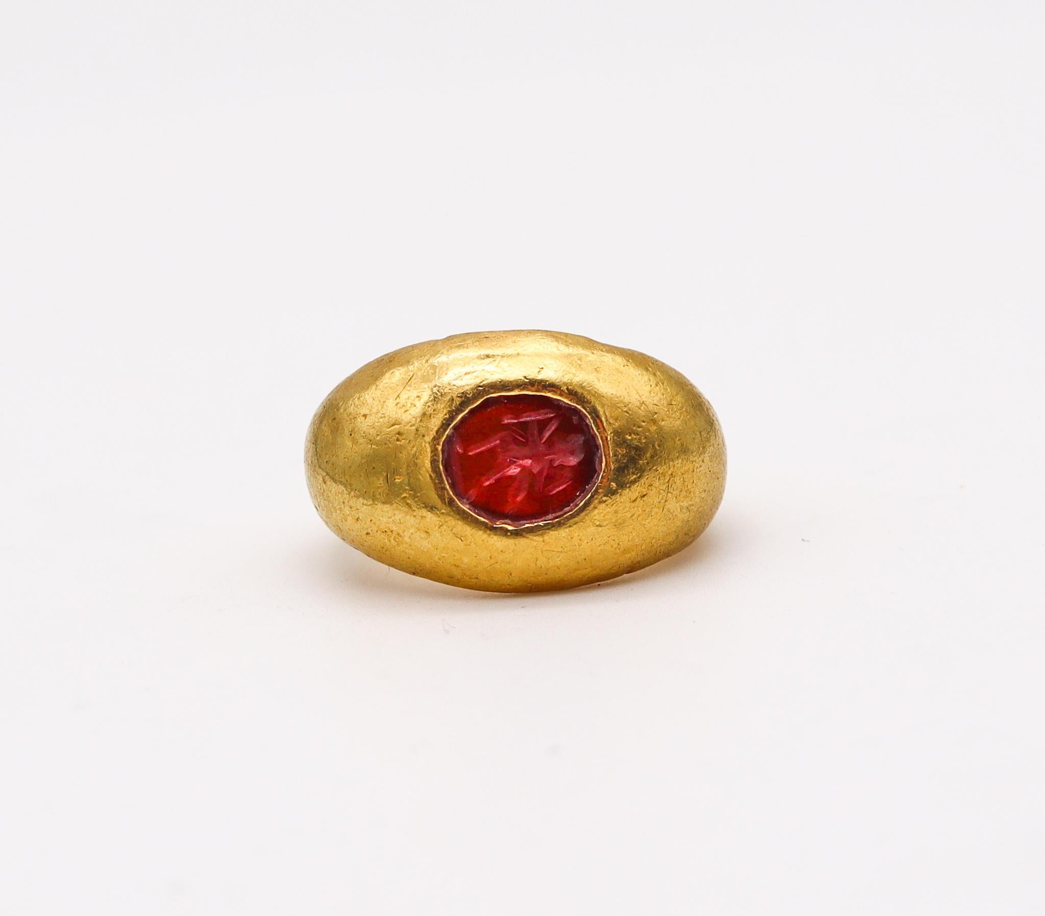 Classical Roman Ancient Rome 100 AD Signet Intaglio Ring 22Kt Yellow Gold with Carved Carnelian