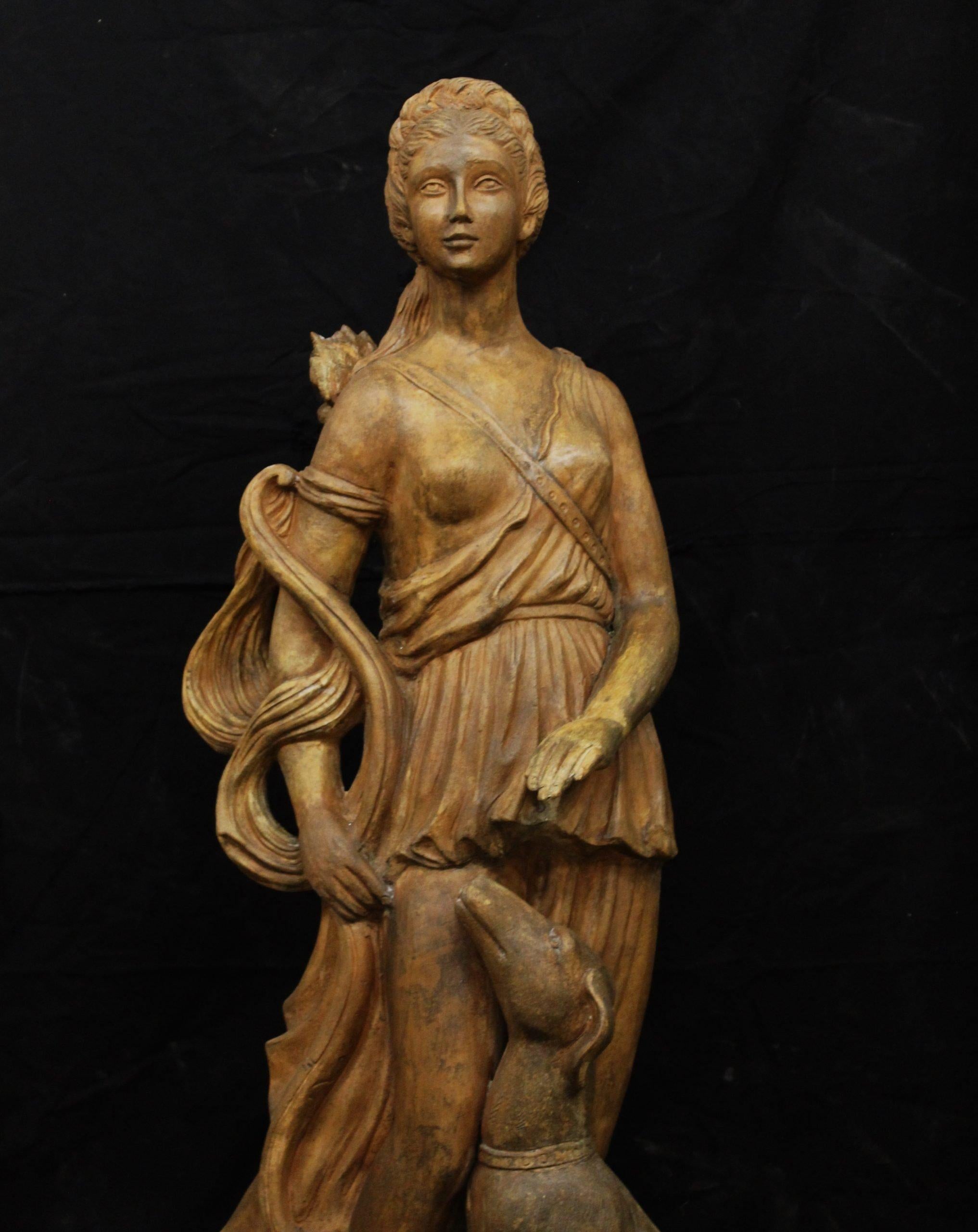 Escultura antigua de Diana cazadora en terracota Italiano en venta