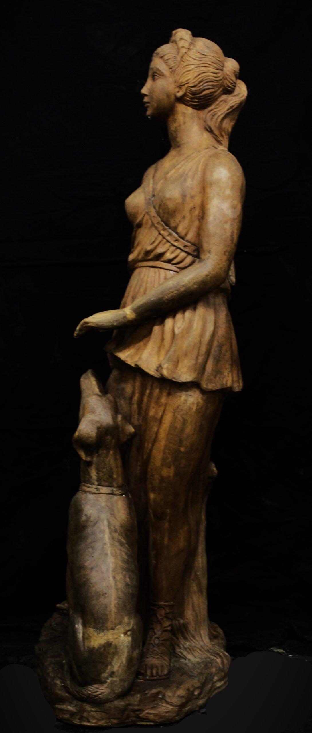 Escultura antigua de Diana cazadora en terracota Terracota en venta