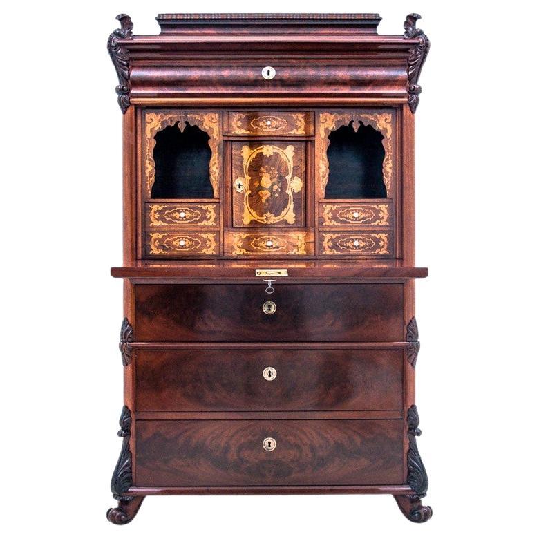 Secrétaire antique, Europe du Nord, vers 1850.