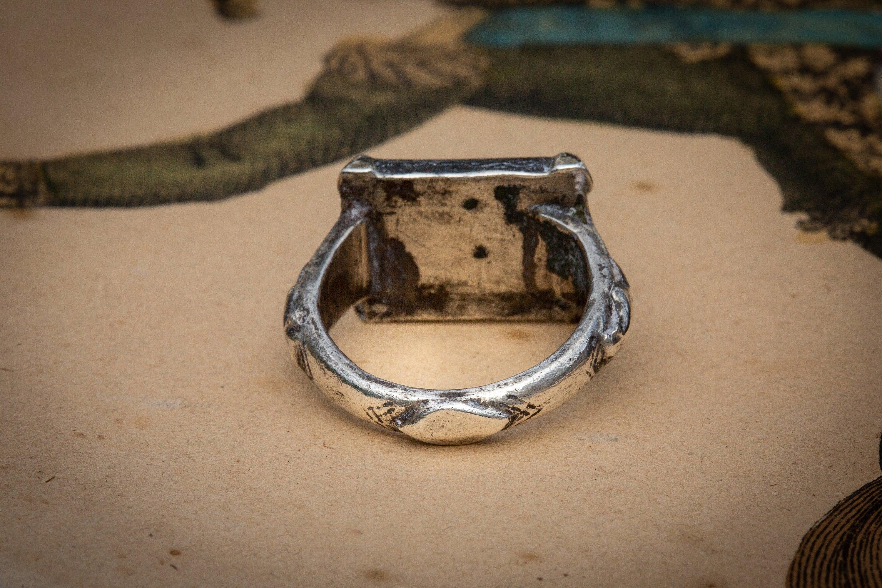 Ancient Seljuk Dynasty Islamic Nielloed Silver Signet Ring Medieval In Good Condition In London, GB