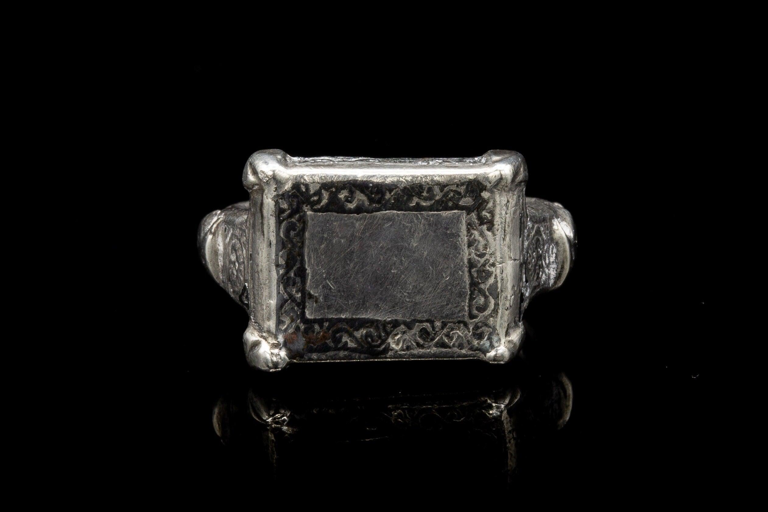 Men's Ancient Seljuk Dynasty Islamic Nielloed Silver Signet Ring Medieval