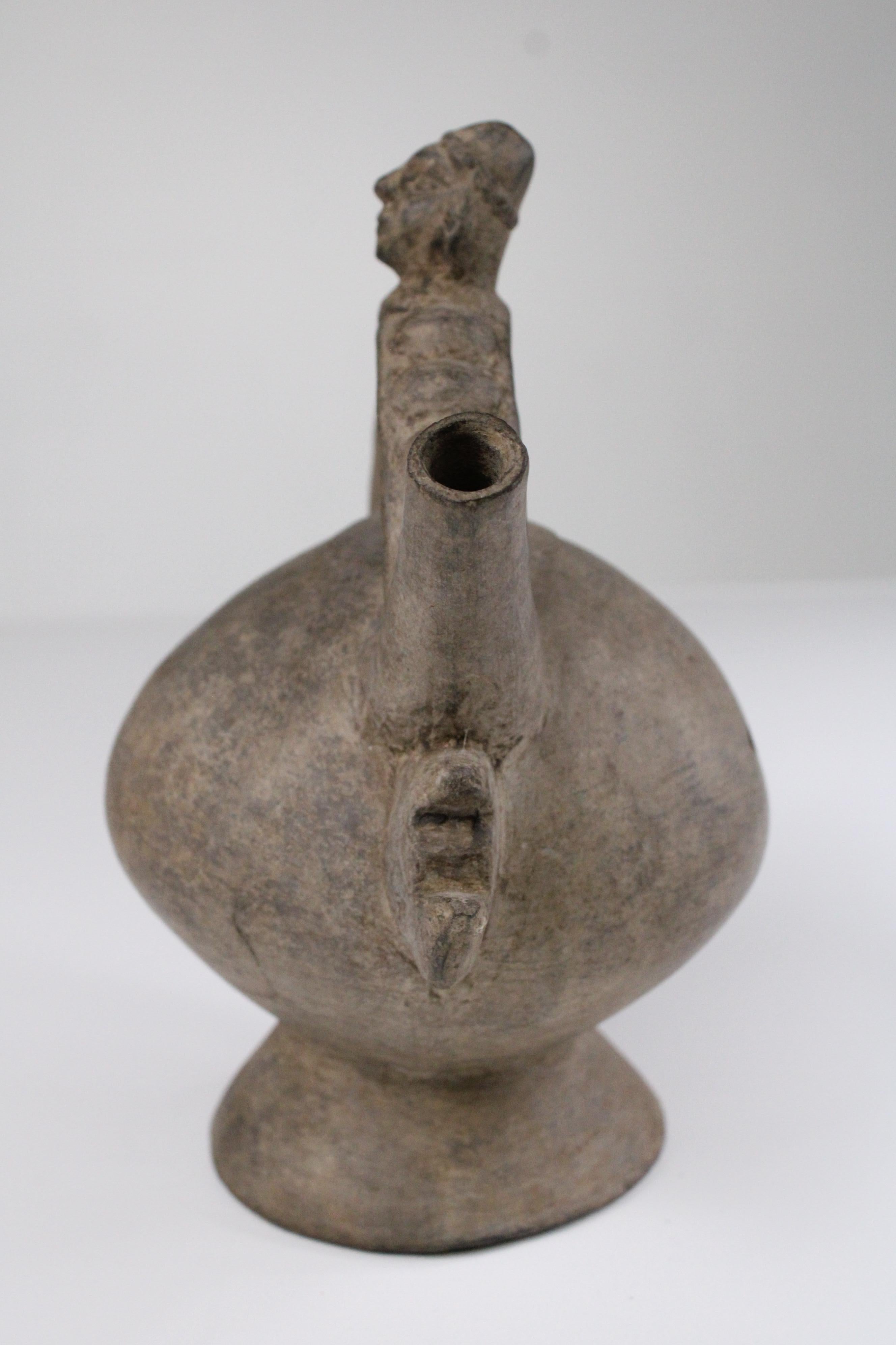 Antico vaso di ceramica a due becchi Sican-Chimu - Manufatto Pre-Columbian in vendita 1