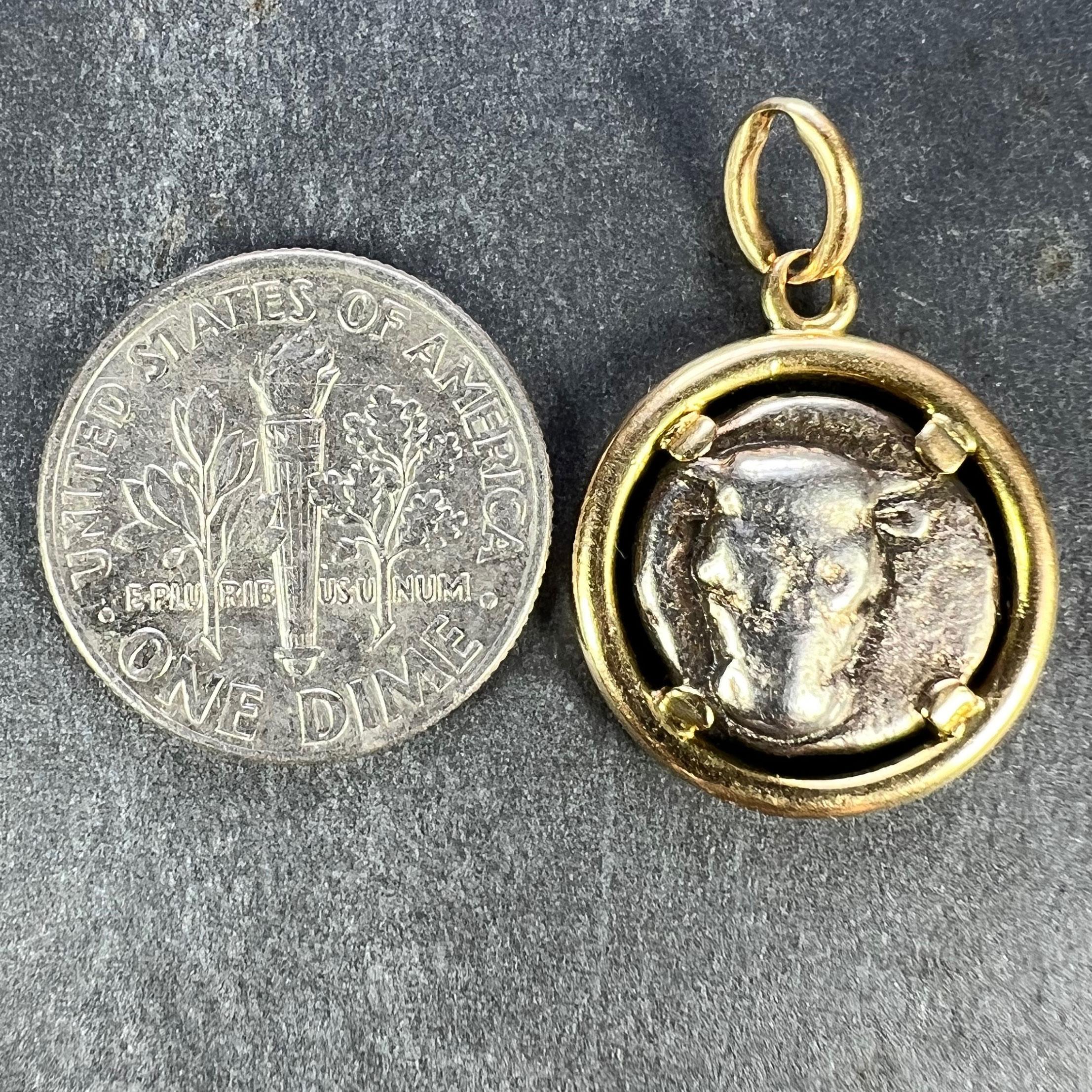Pendentif en argent ancien avec tête de taureau et pièce de monnaie grecque Artemis en or jaune 18K en vente 7