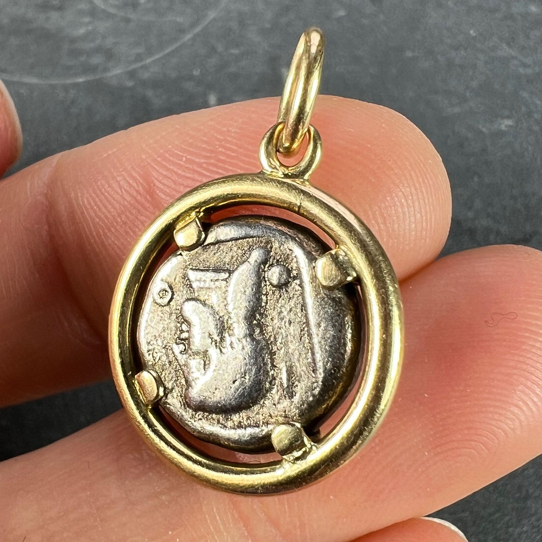 Pendentif en argent ancien avec tête de taureau et pièce de monnaie grecque Artemis en or jaune 18K en vente 5